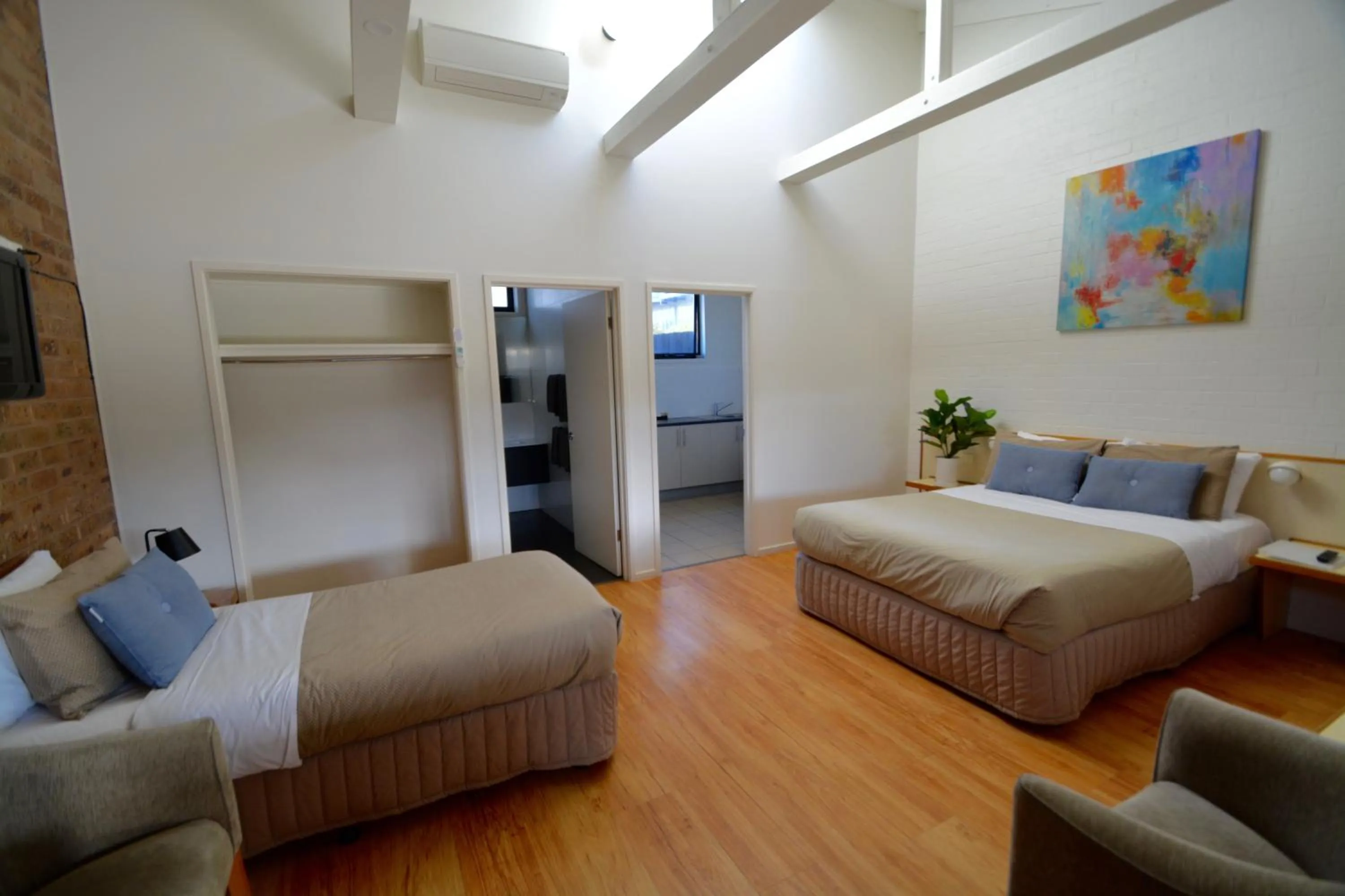 Photo of the whole room, Bed in Beachfront Motel