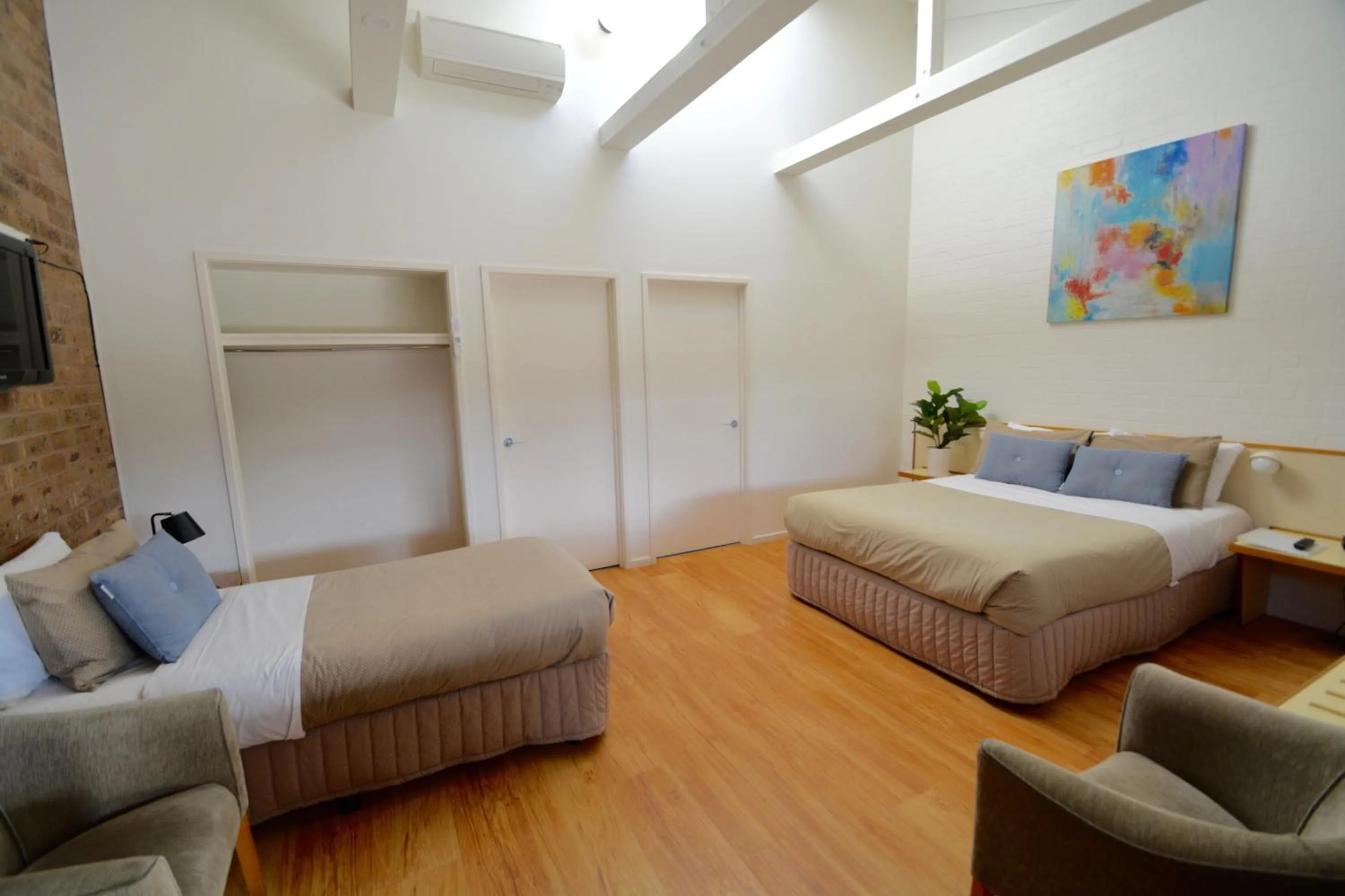 Photo of the whole room, Bed in Beachfront Motel