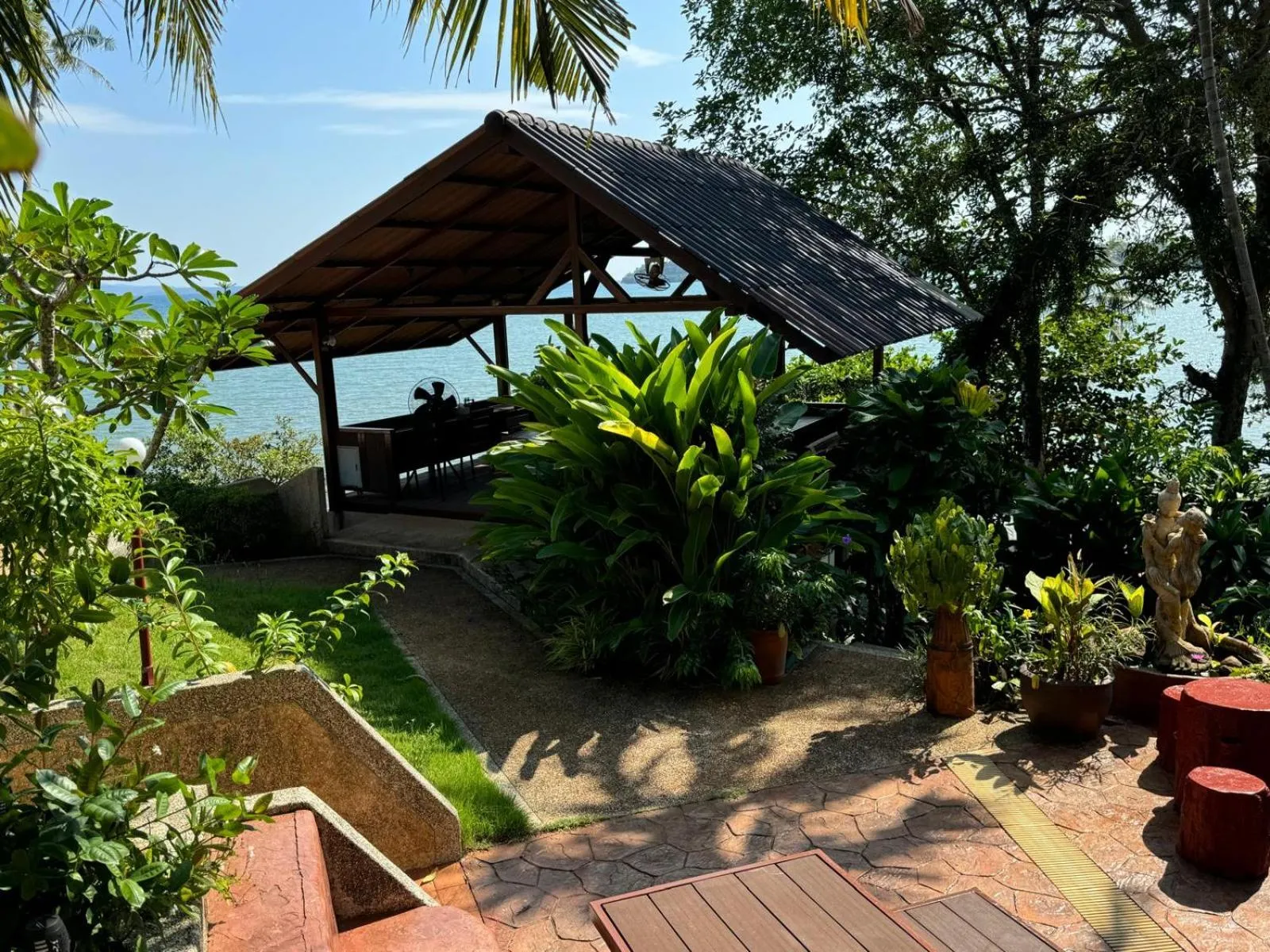 Restaurant/places to eat in Koh Mak Buri Hut Natural Resort