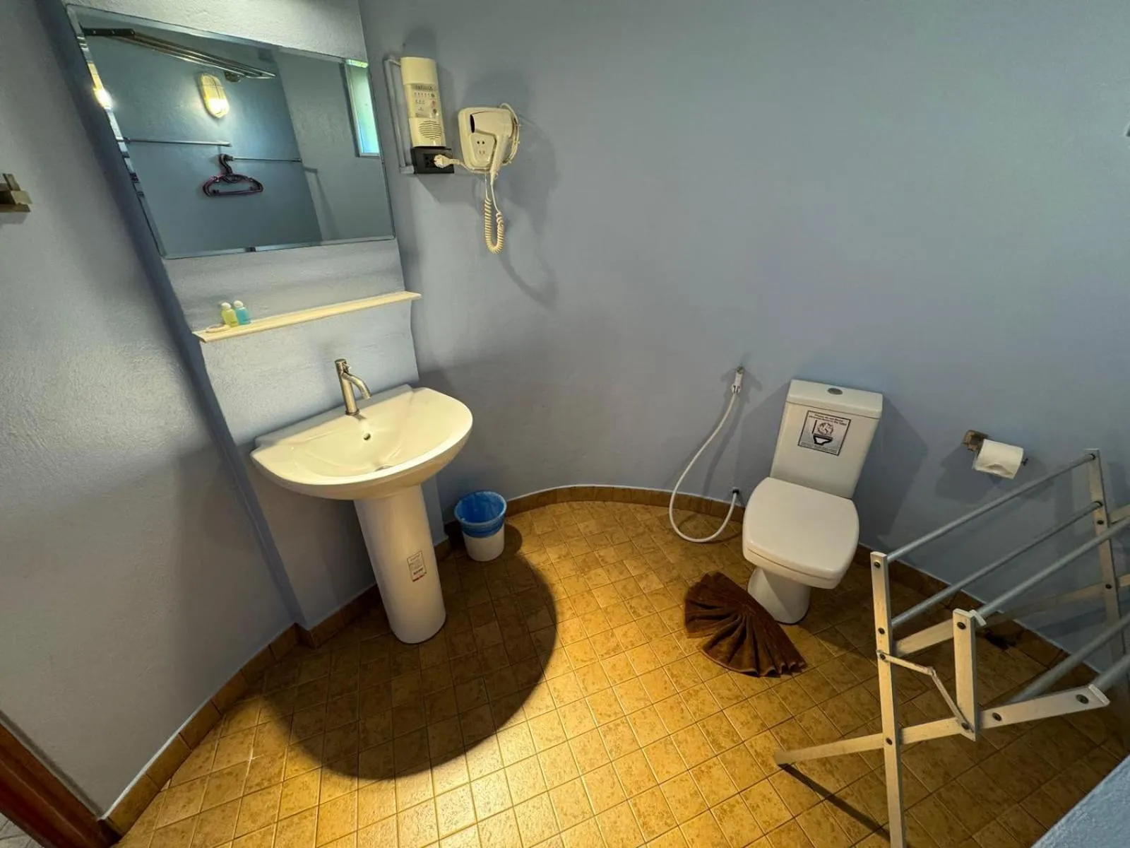 Toilet in Koh Mak Buri Hut Natural Resort