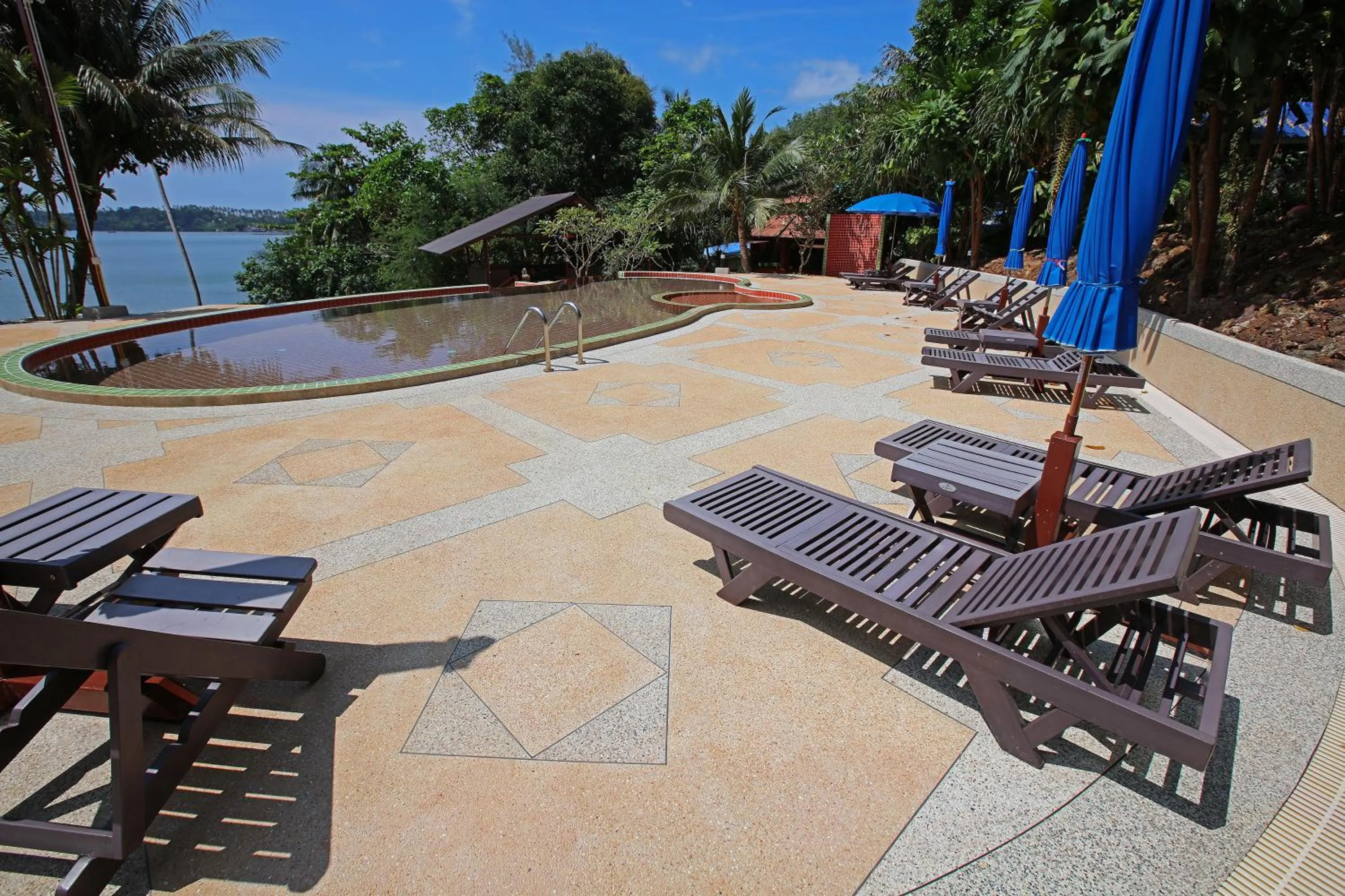 Day in Koh Mak Buri Hut Natural Resort