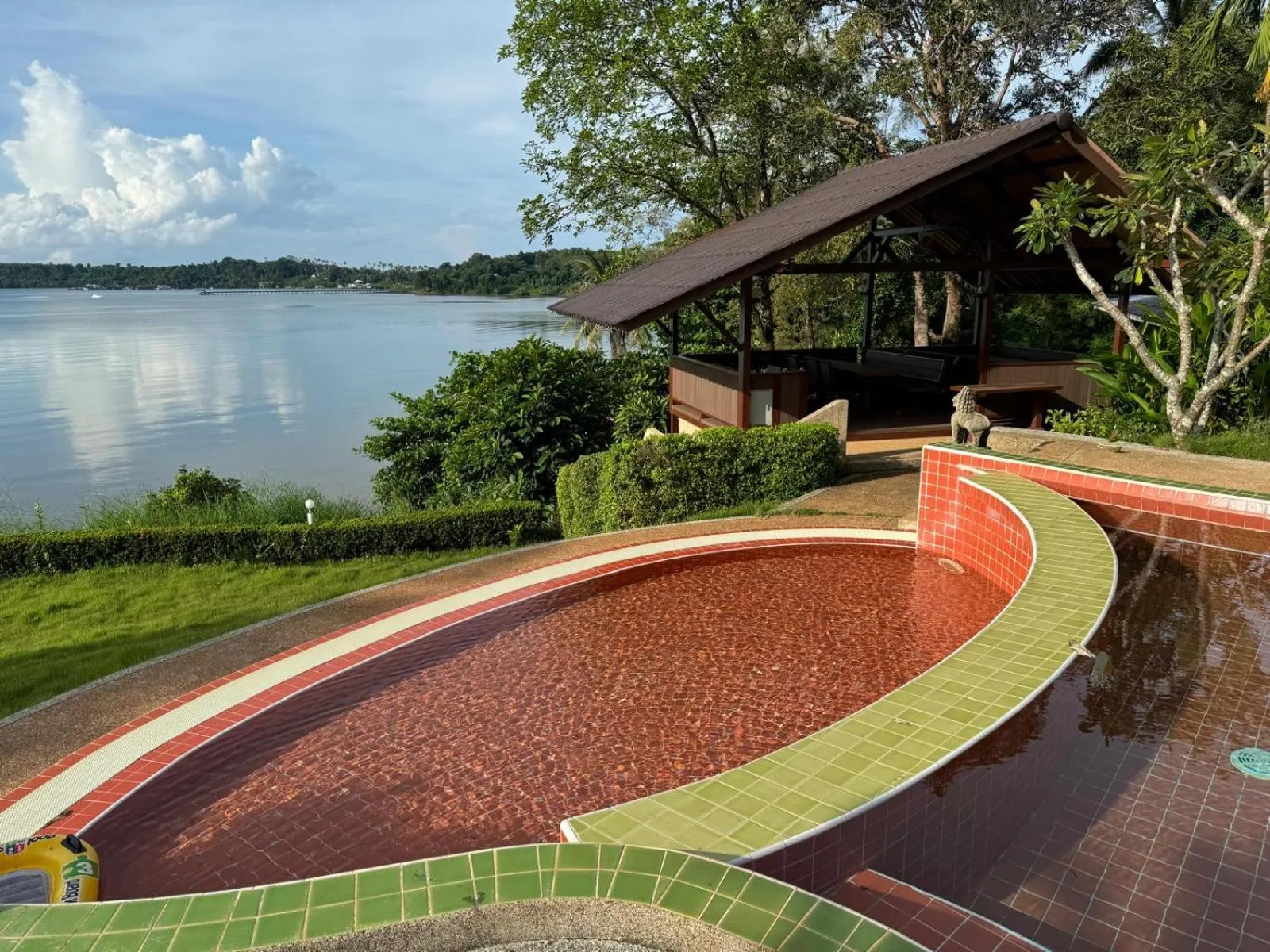 Restaurant/places to eat in Koh Mak Buri Hut Natural Resort