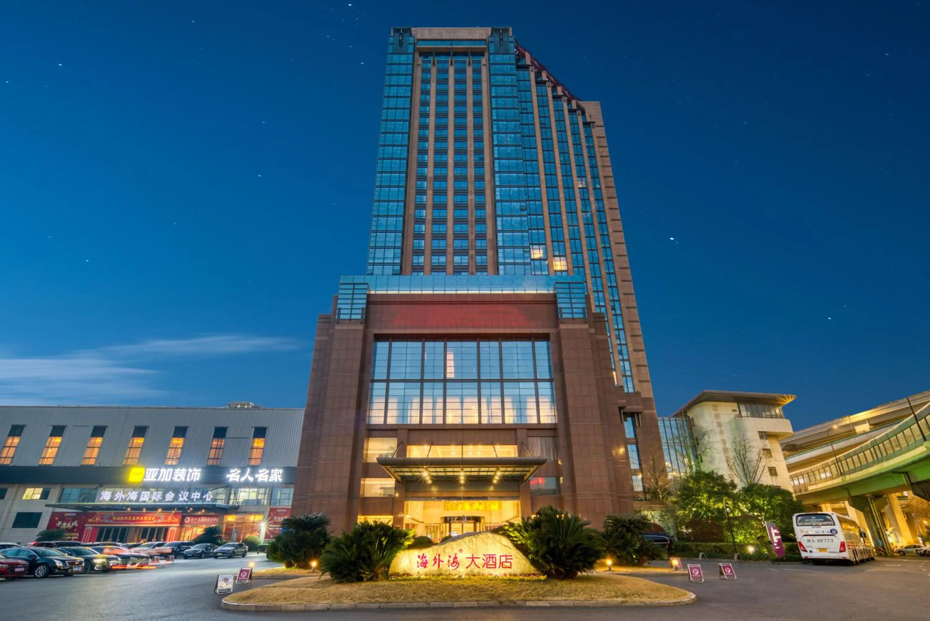 Property building in Hangzhou HaiWaiHai Hotel