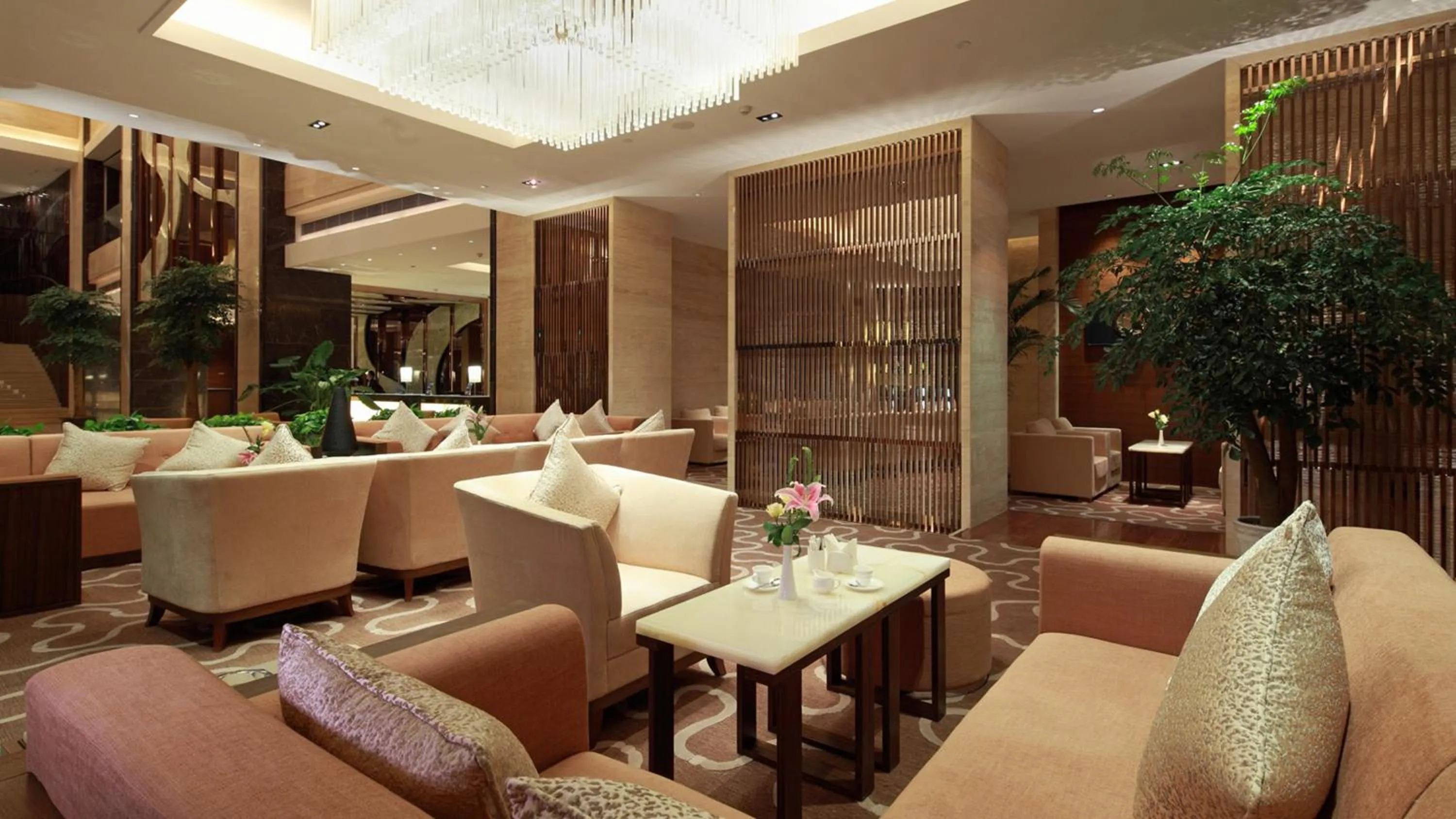 Lounge or bar in Holiday Inn Nantong Oasis International by IHG