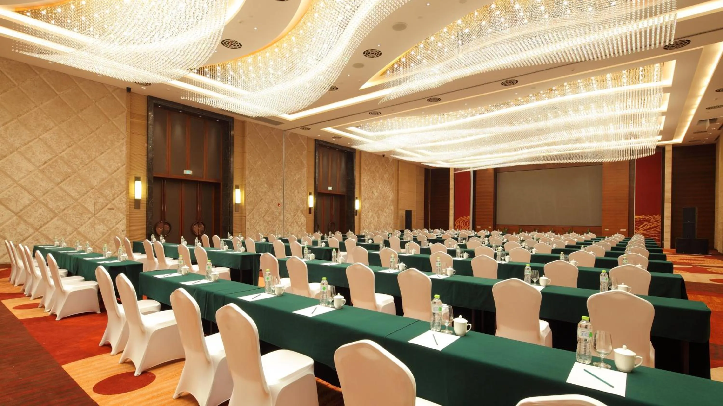 Meeting/conference room in Holiday Inn Nantong Oasis International by IHG