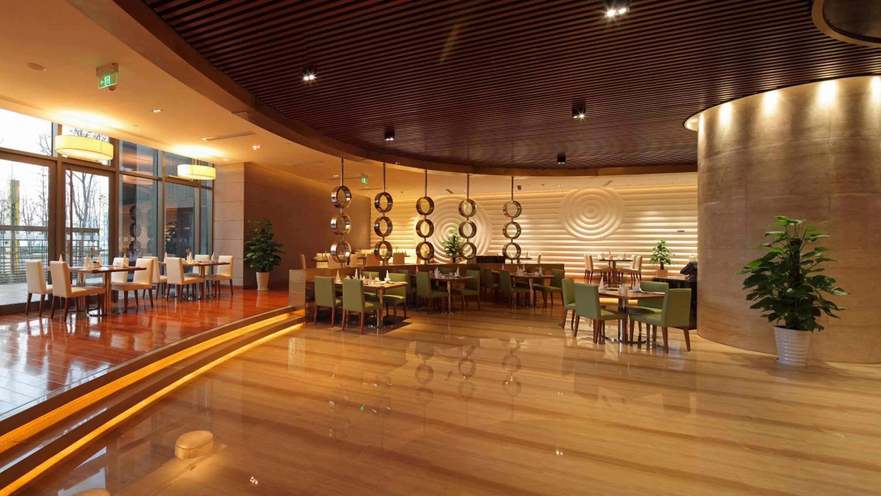 Restaurant/places to eat in Holiday Inn Nantong Oasis International by IHG