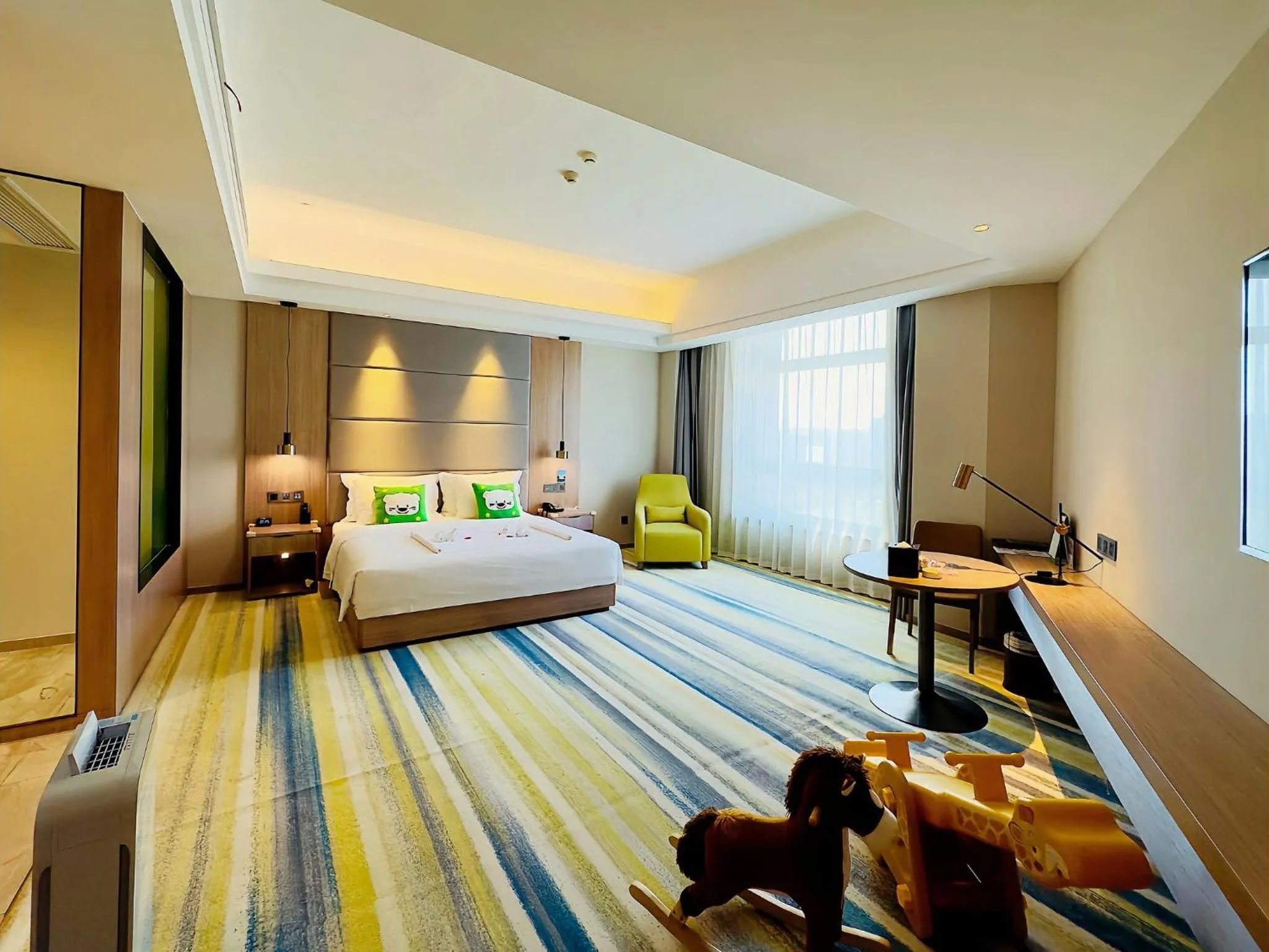 Photo of the whole room, Bed in Holiday Inn Nantong Oasis International by IHG