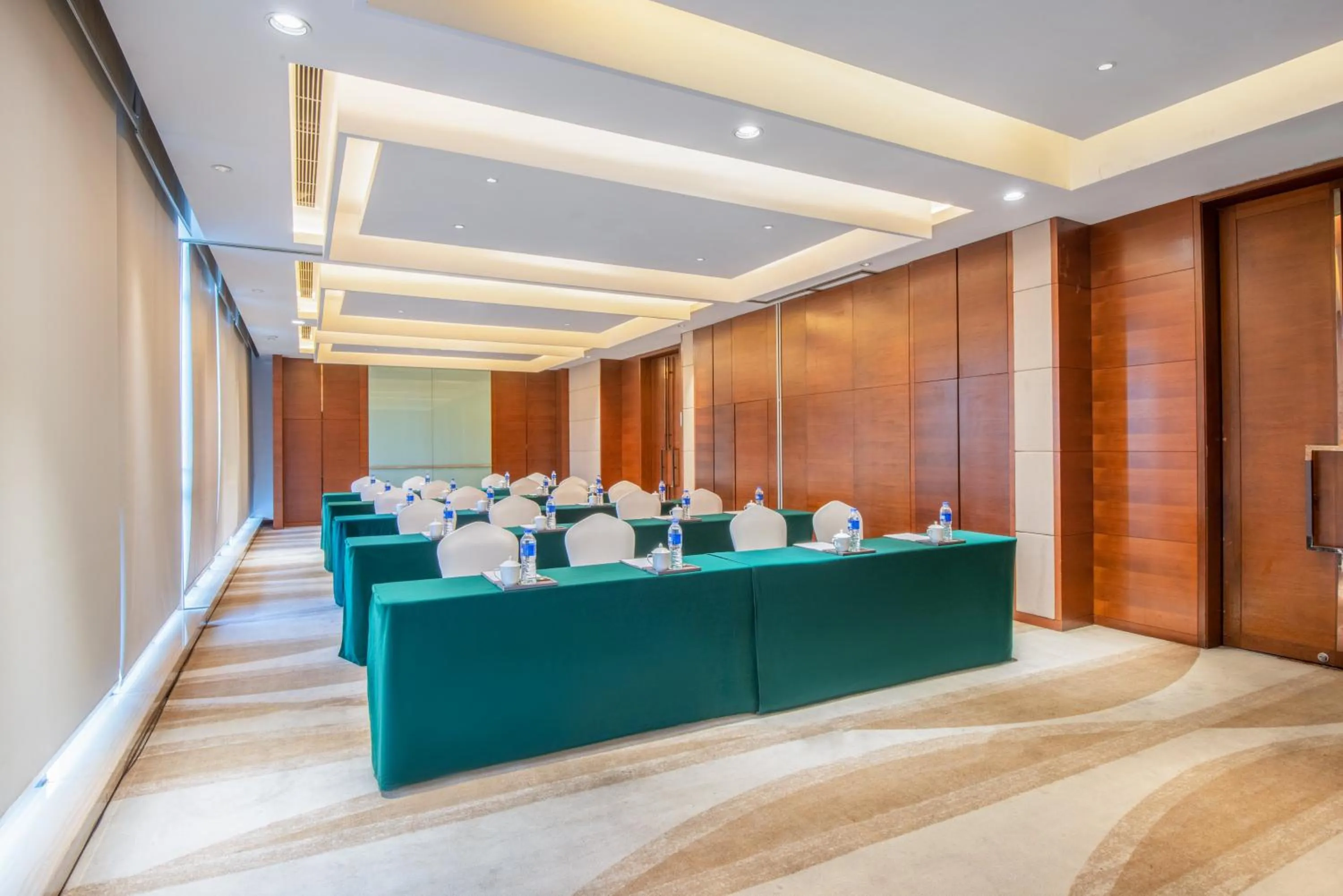 Meeting/conference room in Holiday Inn Nantong Oasis International by IHG