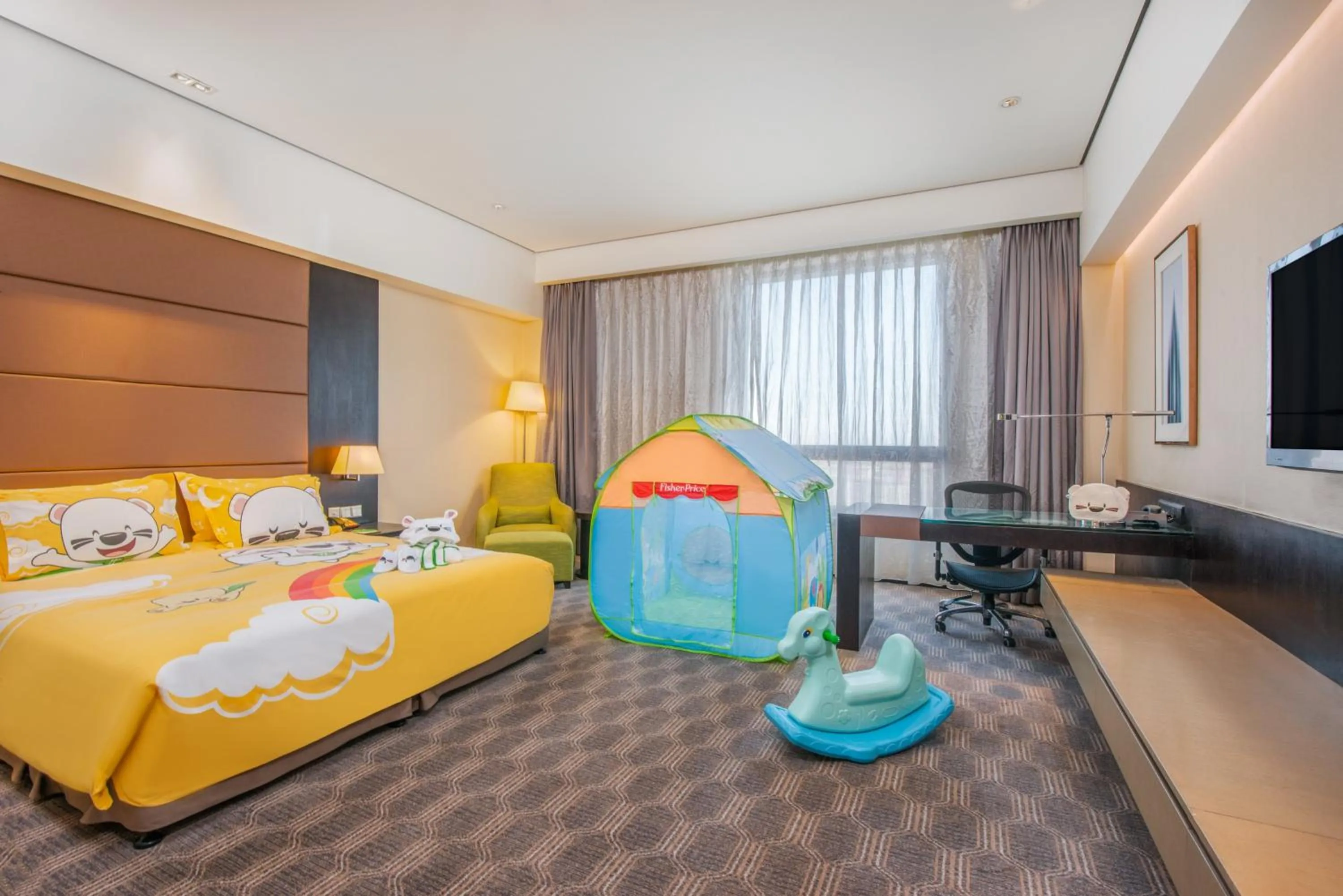 Photo of the whole room, Bed in Holiday Inn Nantong Oasis International by IHG