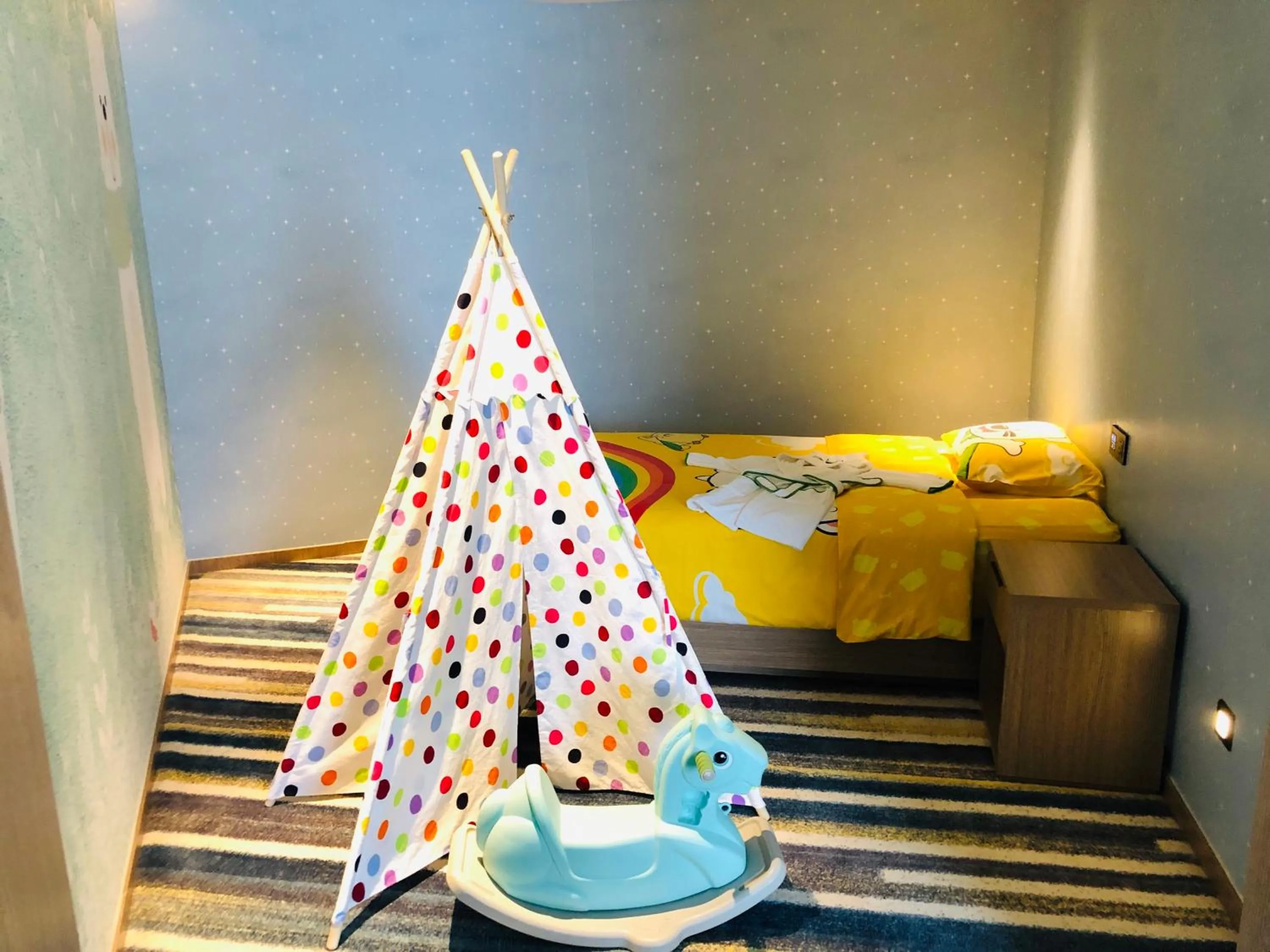 Photo of the whole room, Bed in Holiday Inn Nantong Oasis International by IHG