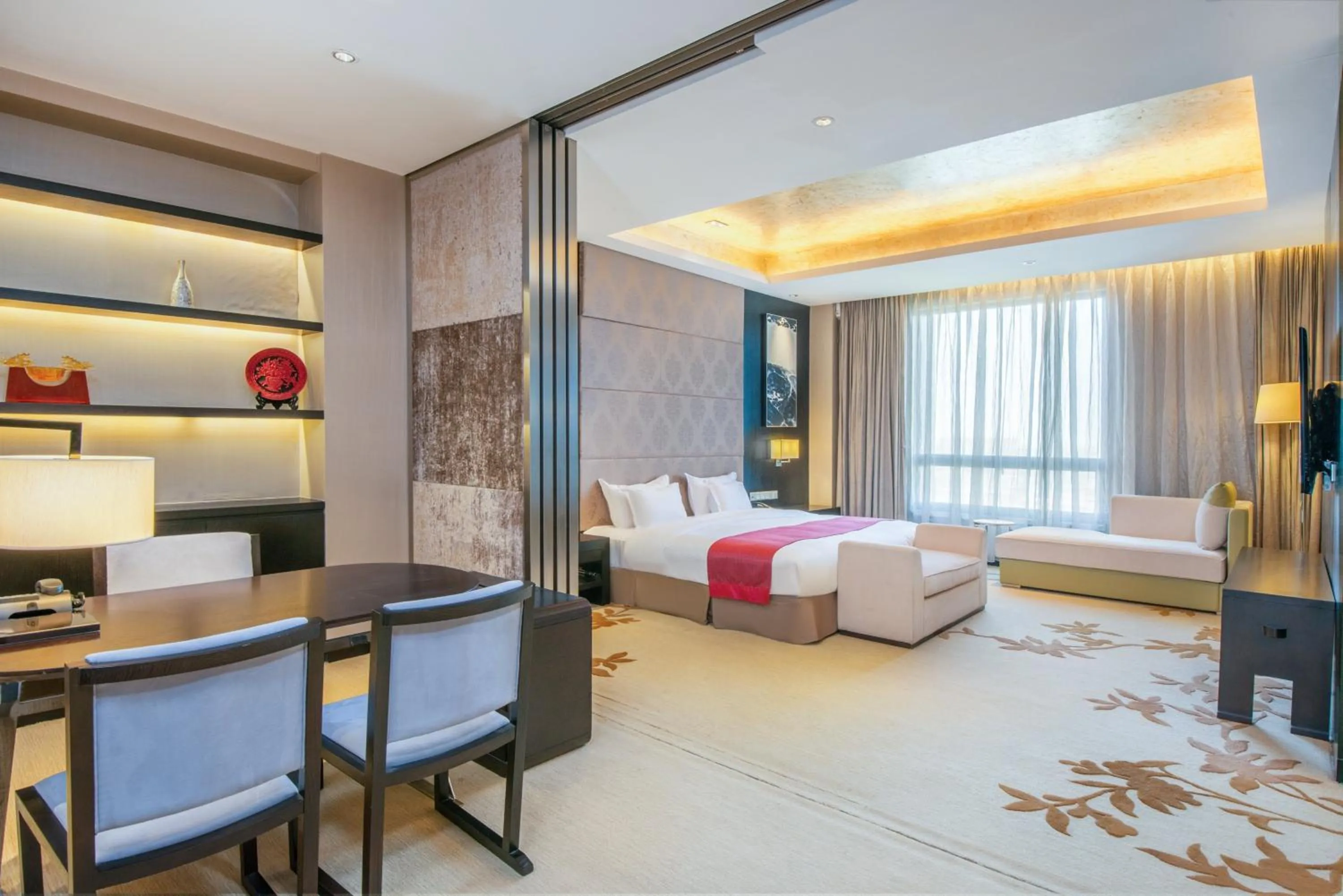 Photo of the whole room, Bed in Holiday Inn Nantong Oasis International by IHG