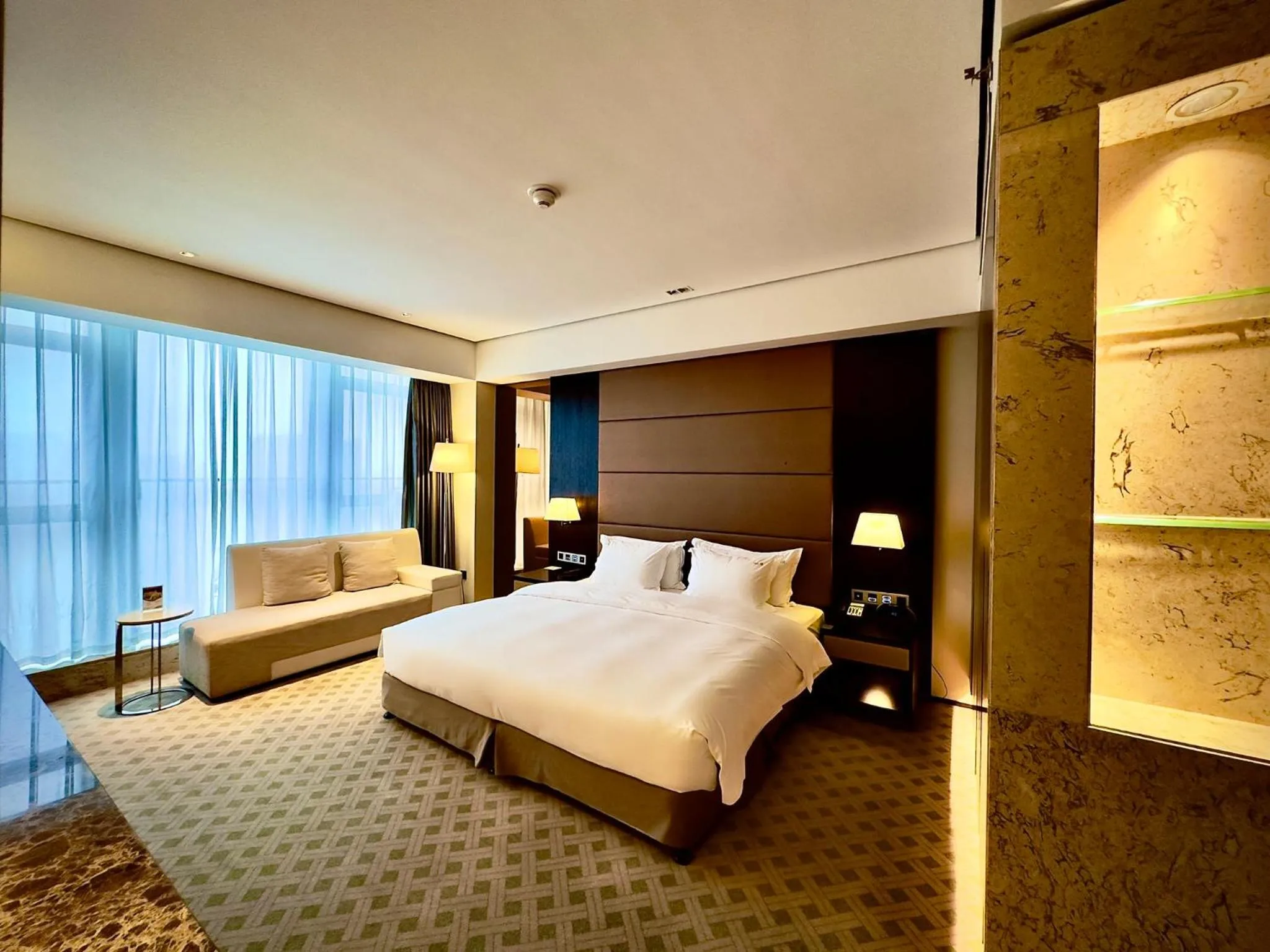 Photo of the whole room, Bed in Holiday Inn Nantong Oasis International by IHG