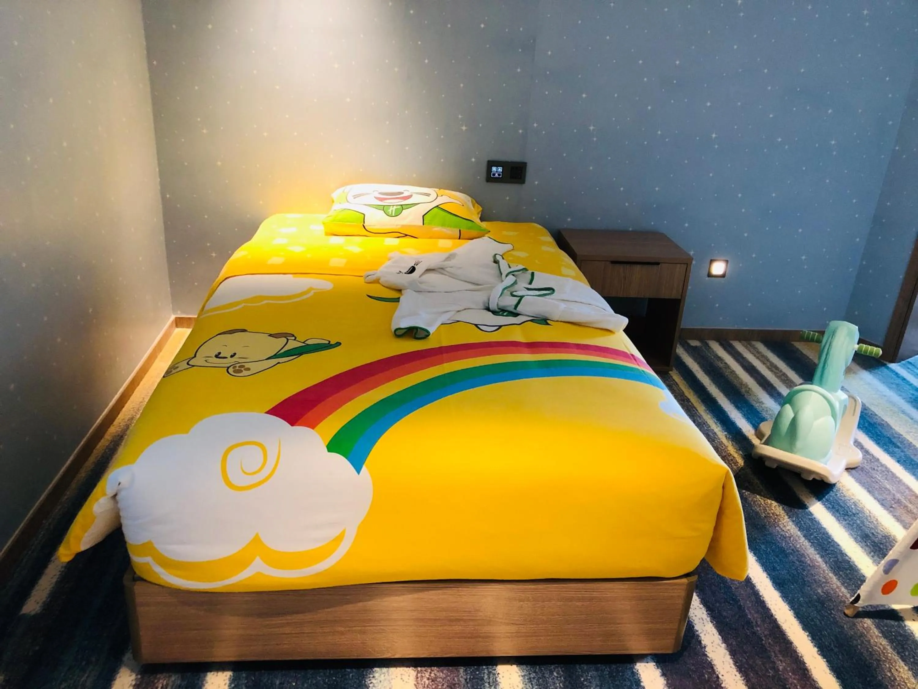 Photo of the whole room, Bed in Holiday Inn Nantong Oasis International by IHG