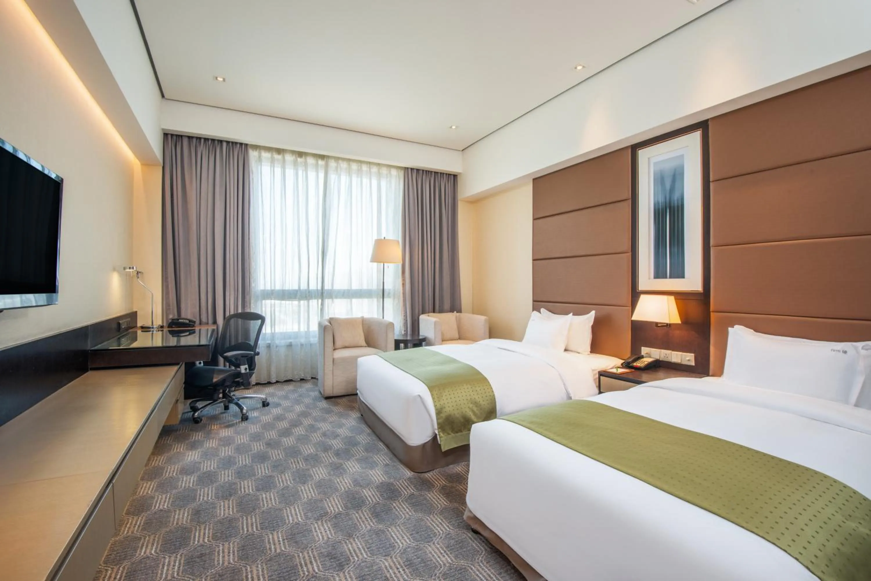 Photo of the whole room, Bed in Holiday Inn Nantong Oasis International by IHG