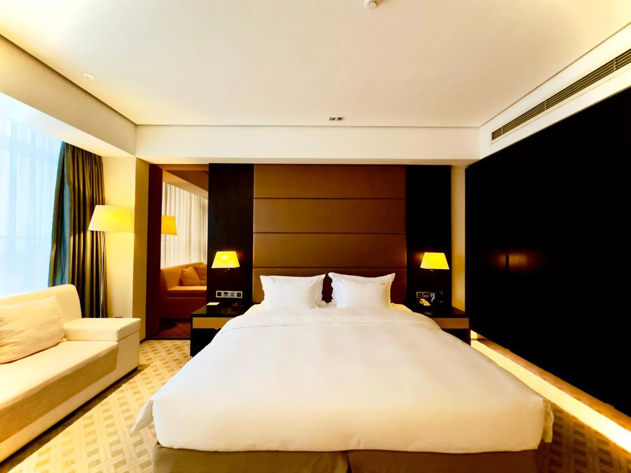 Photo of the whole room, Bed in Holiday Inn Nantong Oasis International by IHG