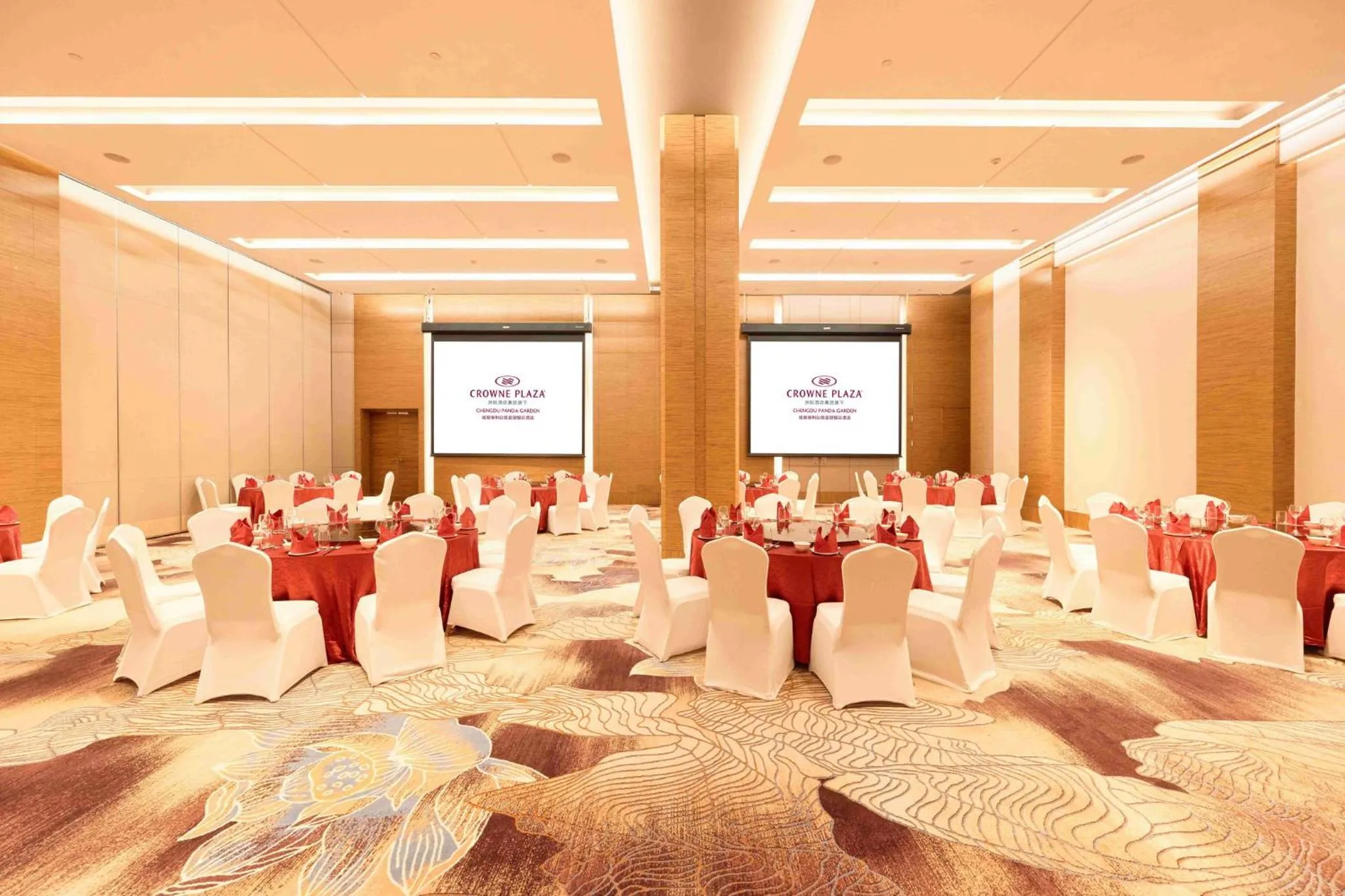 Meeting/conference room in Crowne Plaza Chengdu Panda Garden by IHG