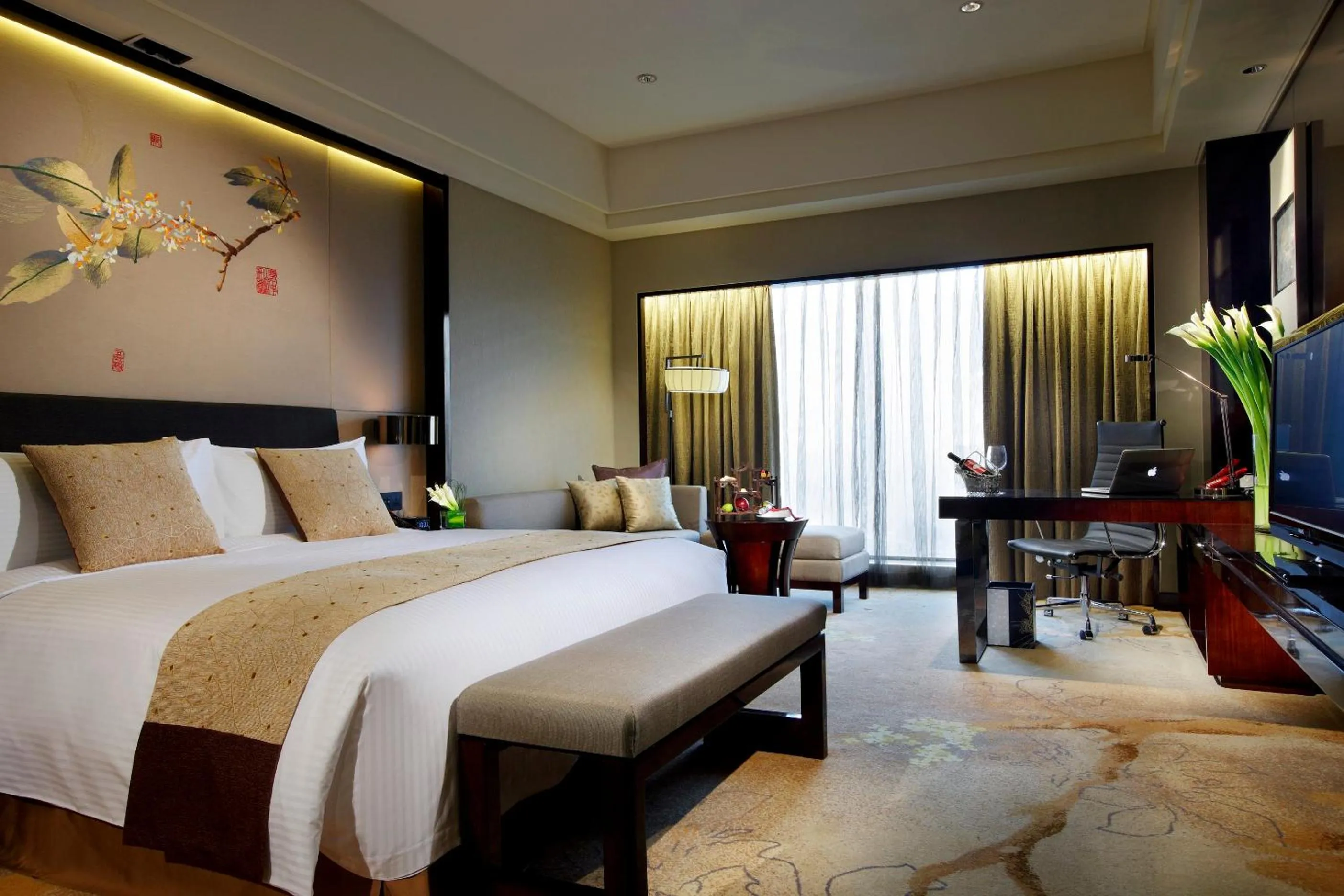 Photo of the whole room, Bed in Crowne Plaza Chengdu Panda Garden by IHG