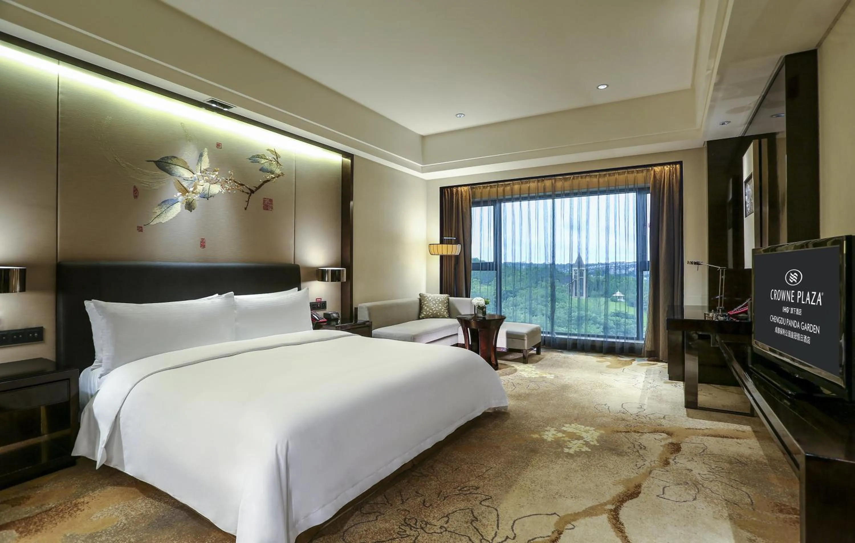Photo of the whole room, Bed in Crowne Plaza Chengdu Panda Garden by IHG