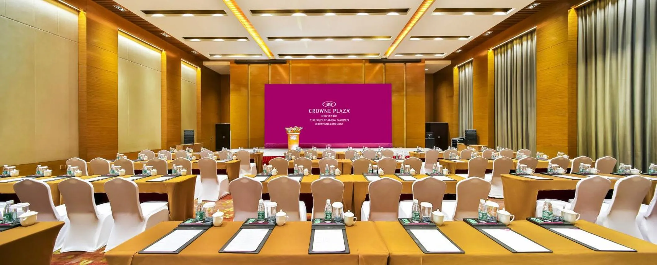 Meeting/conference room in Crowne Plaza Chengdu Panda Garden by IHG
