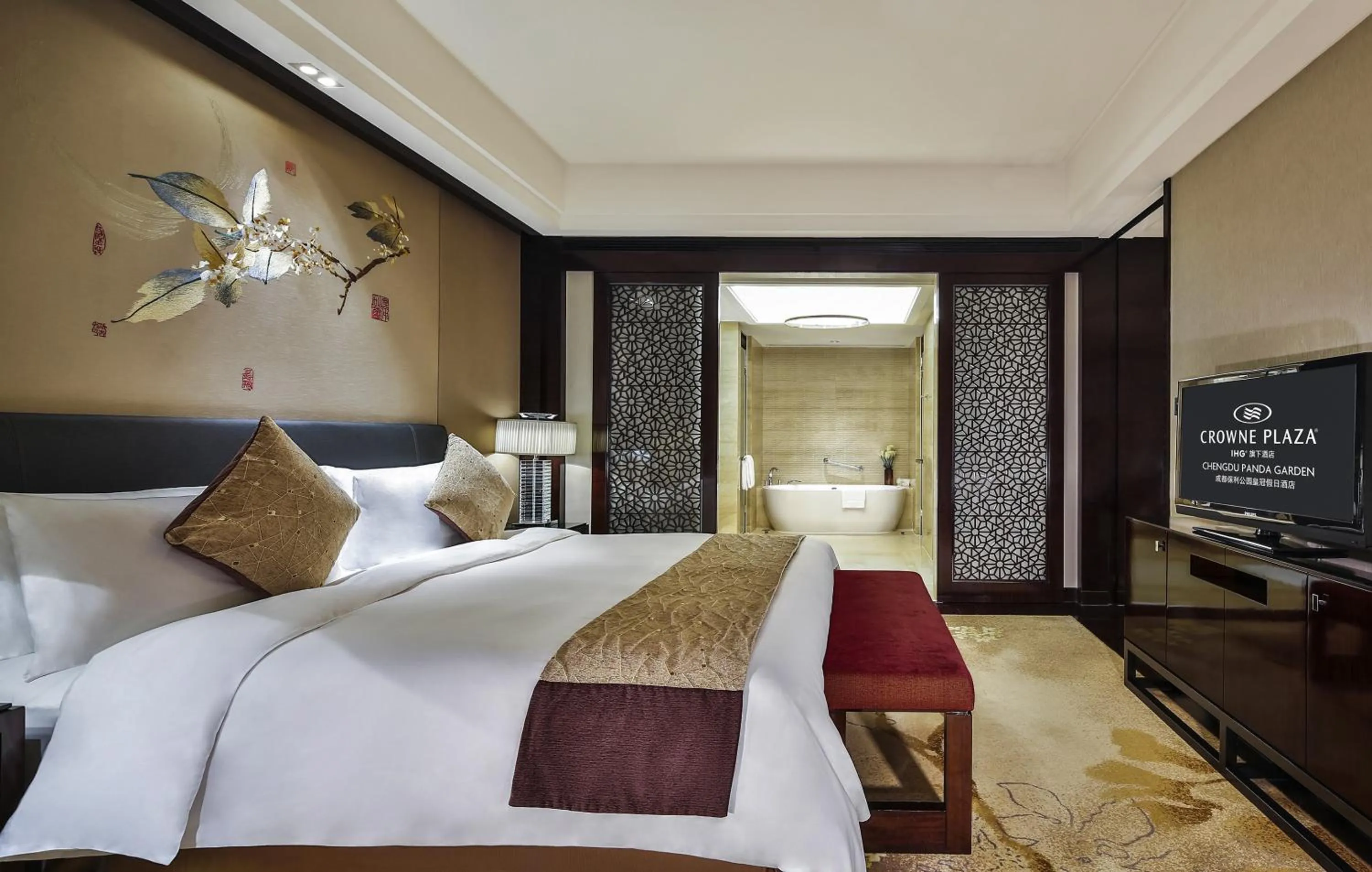 Photo of the whole room, Bed in Crowne Plaza Chengdu Panda Garden by IHG