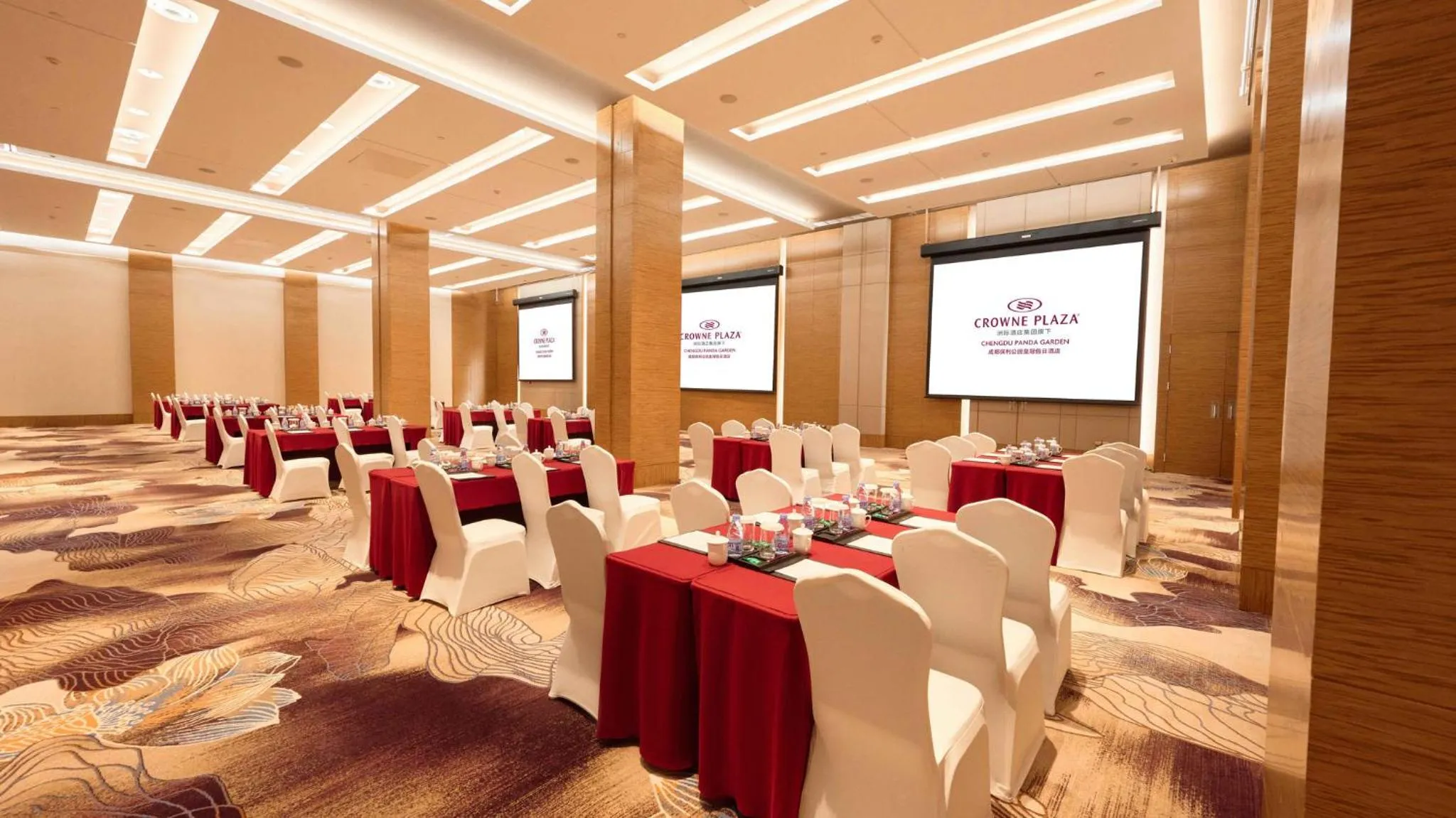 Meeting/conference room in Crowne Plaza Chengdu Panda Garden by IHG