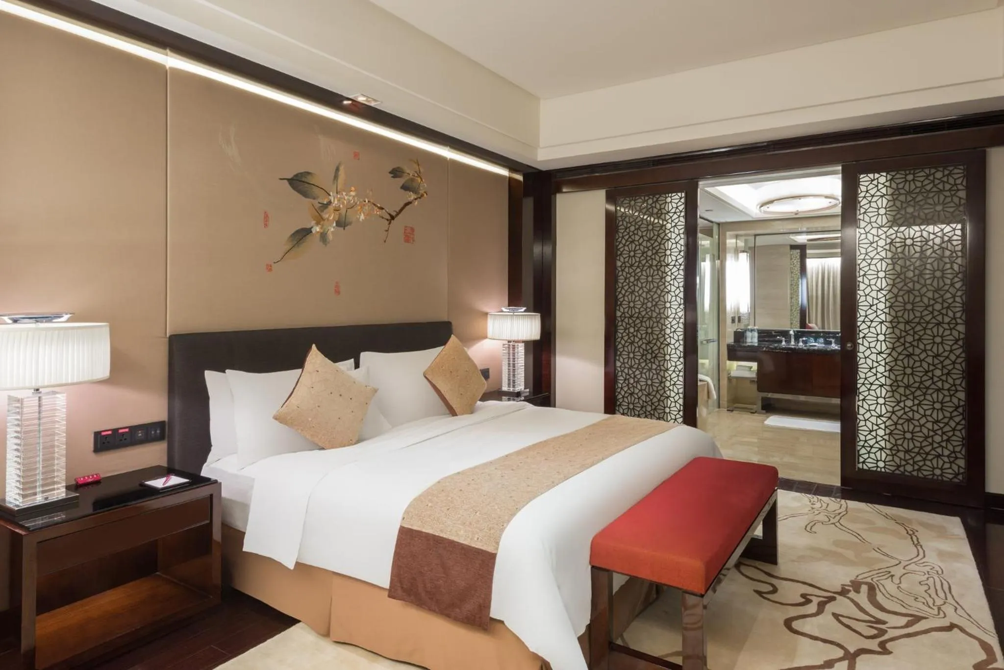 Photo of the whole room, Bed in Crowne Plaza Chengdu Panda Garden by IHG