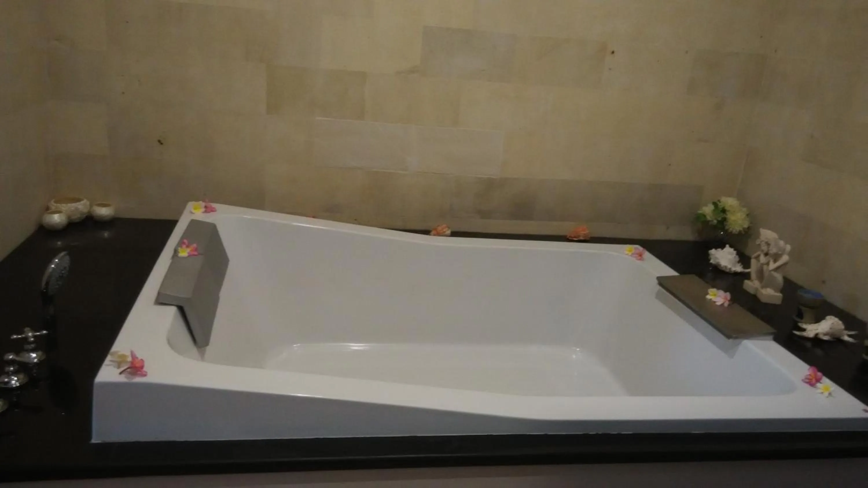 Hot Tub in Hotel Melamun