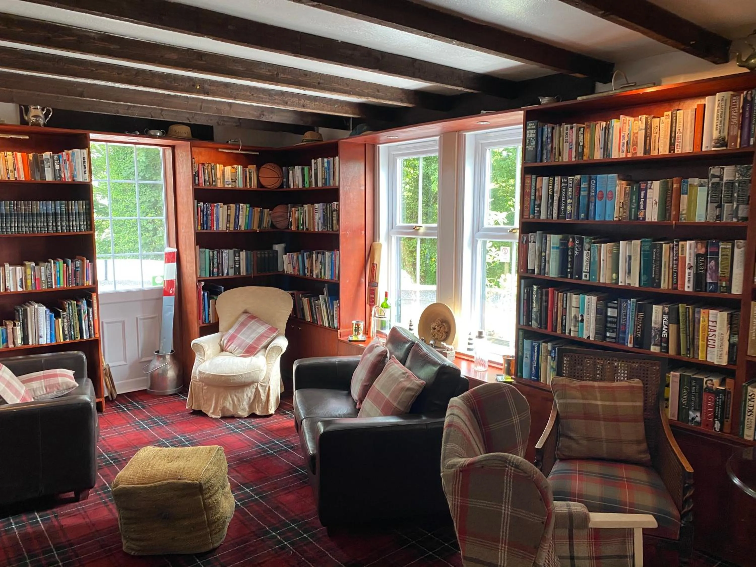 Library in Torrs Warren Country House Hotel