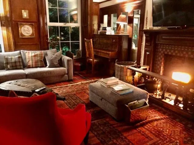 Living room in Torrs Warren Country House Hotel