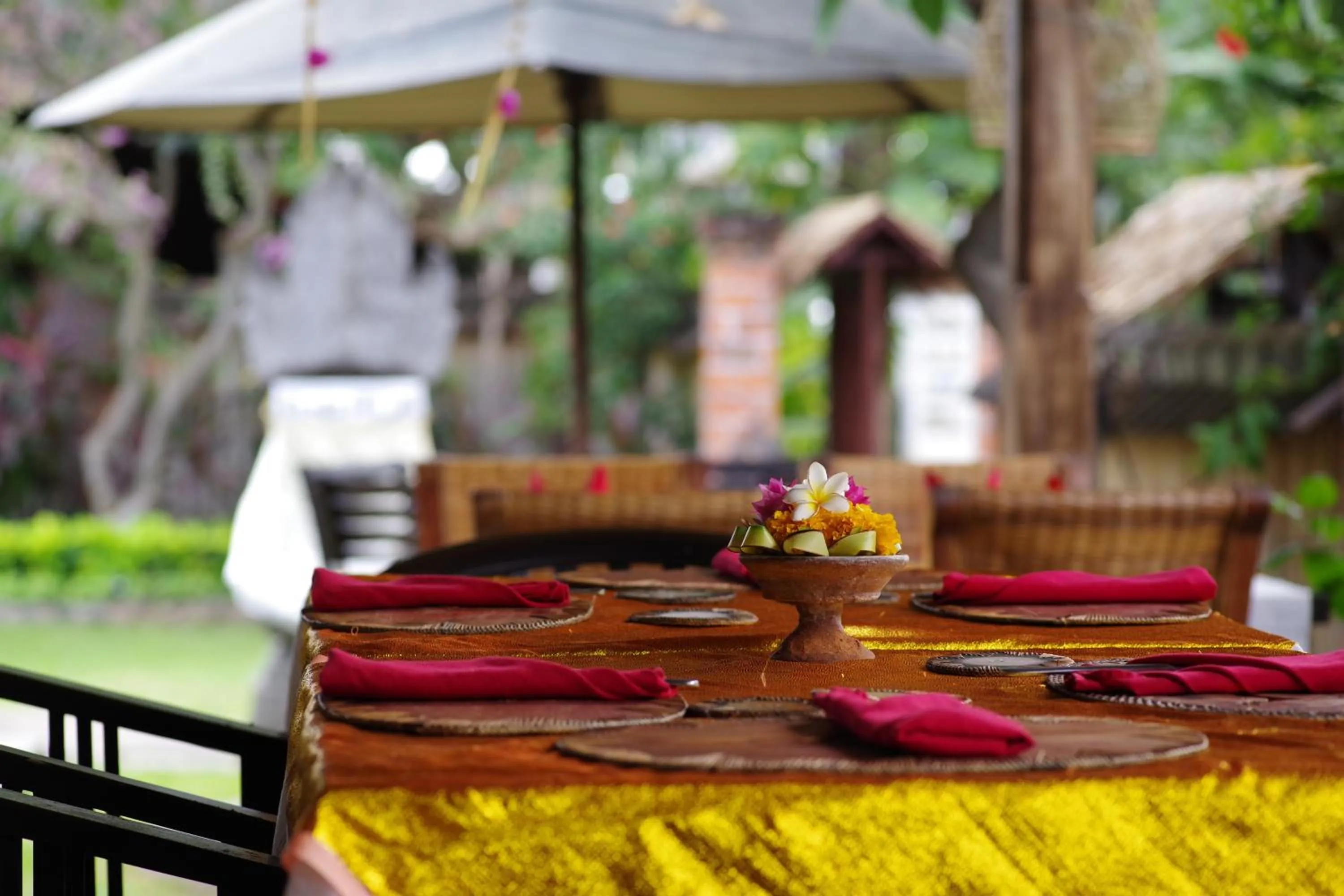 Restaurant/places to eat in Tirta Sari Bungalow