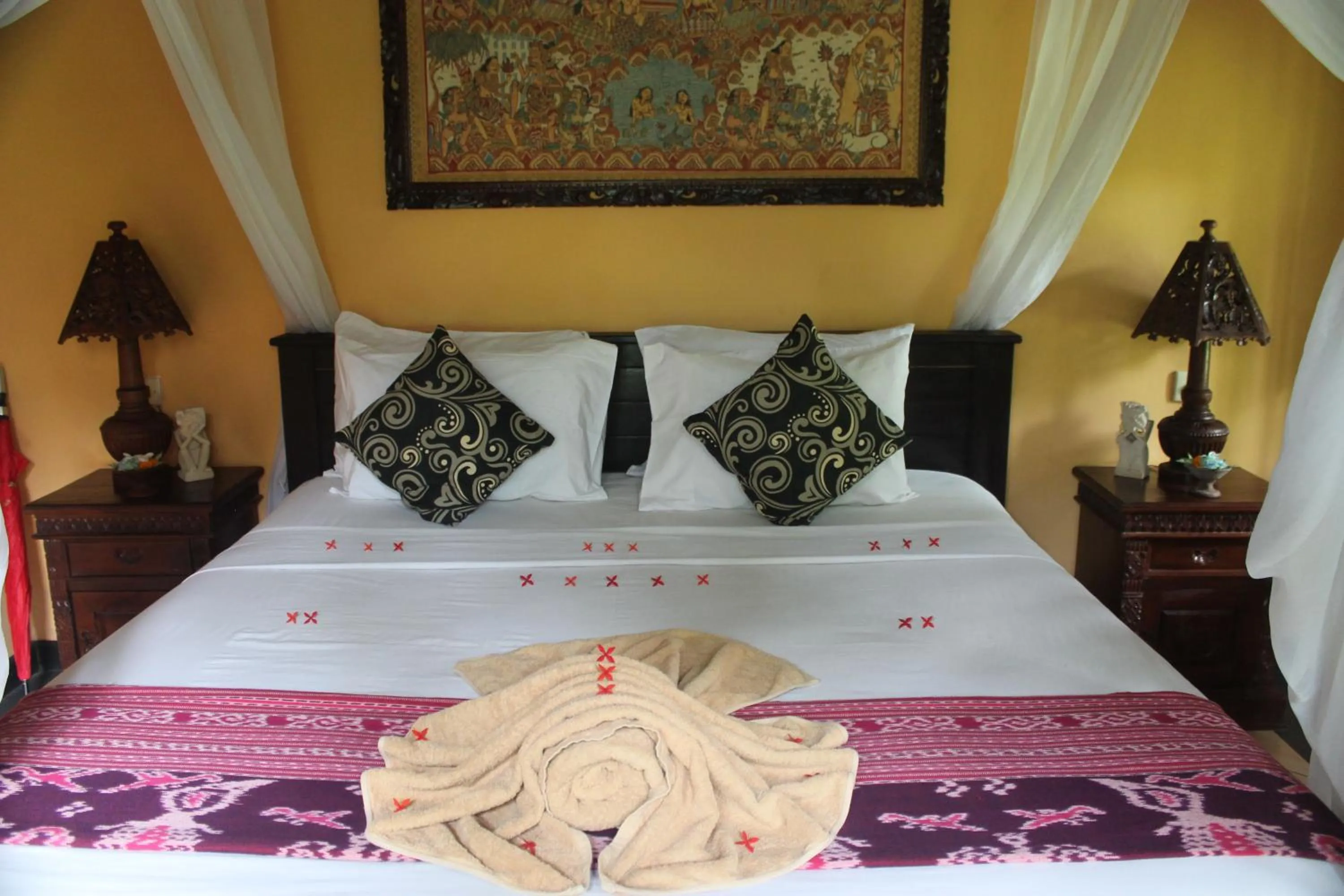 Decorative detail, Bed in Tirta Sari Bungalow