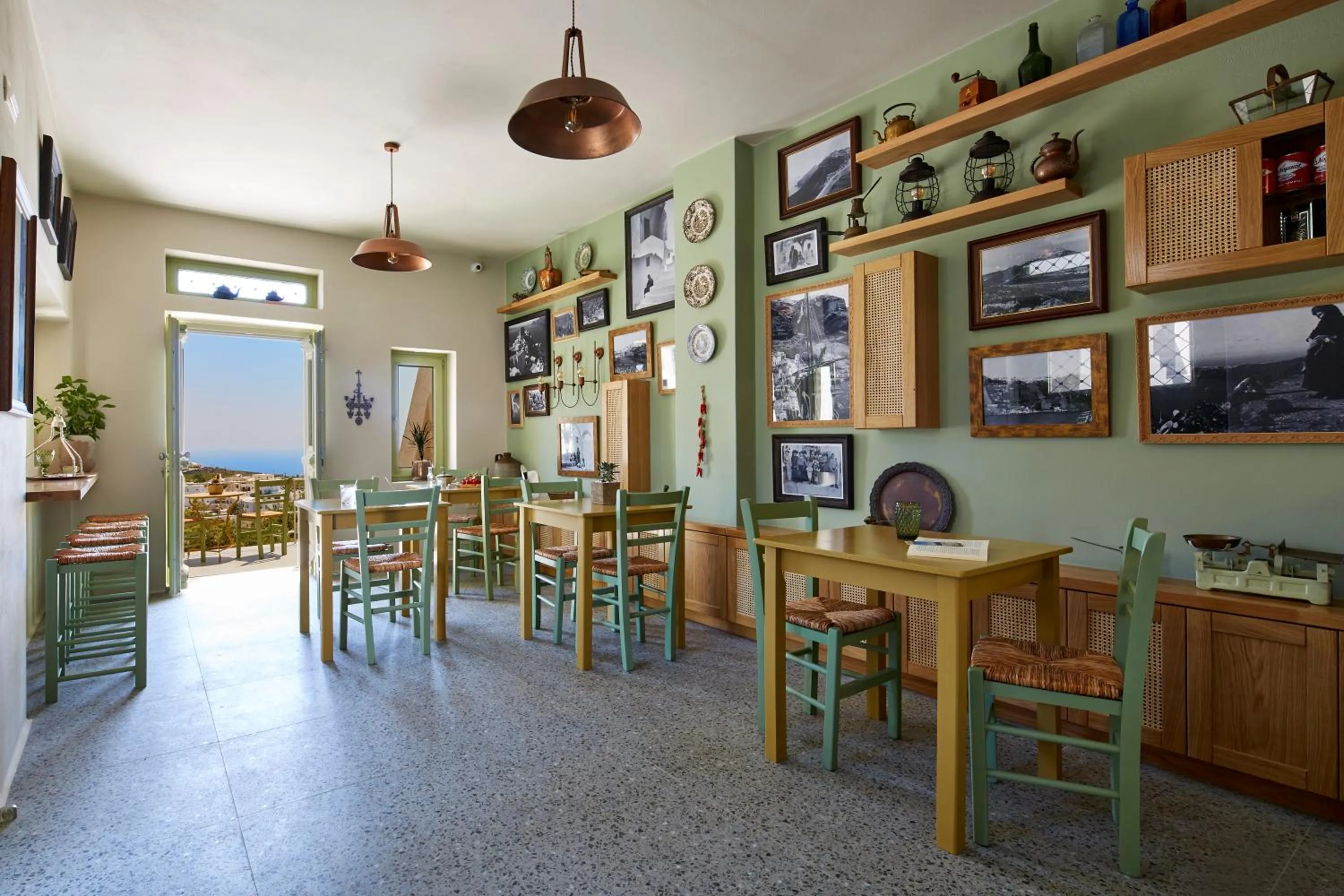 Restaurant/places to eat in Aeon Suites - Adults Only