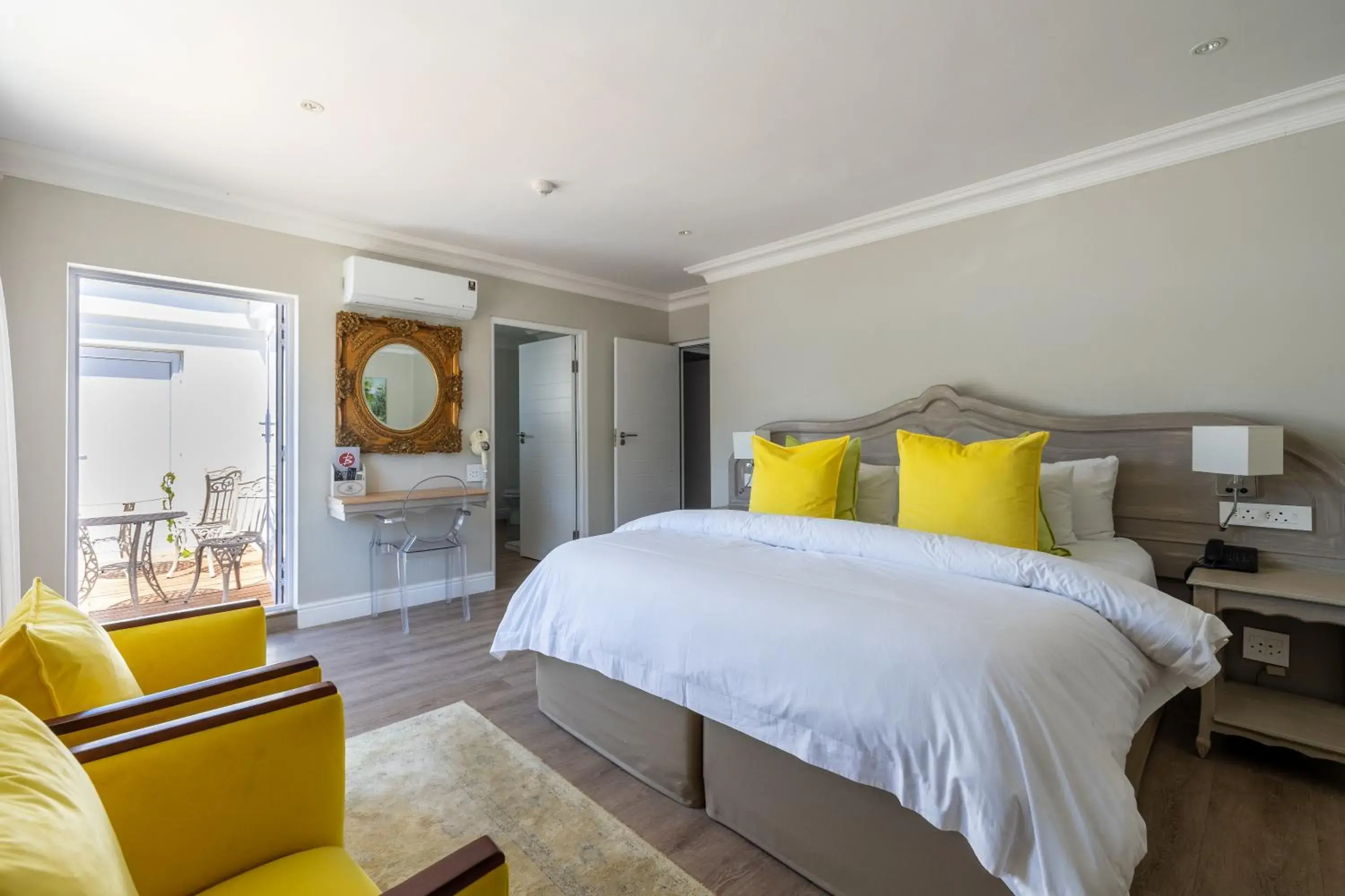 Family Room in Hermanus Boutique Guest House Family Room in Hermanus Boutique Guest House