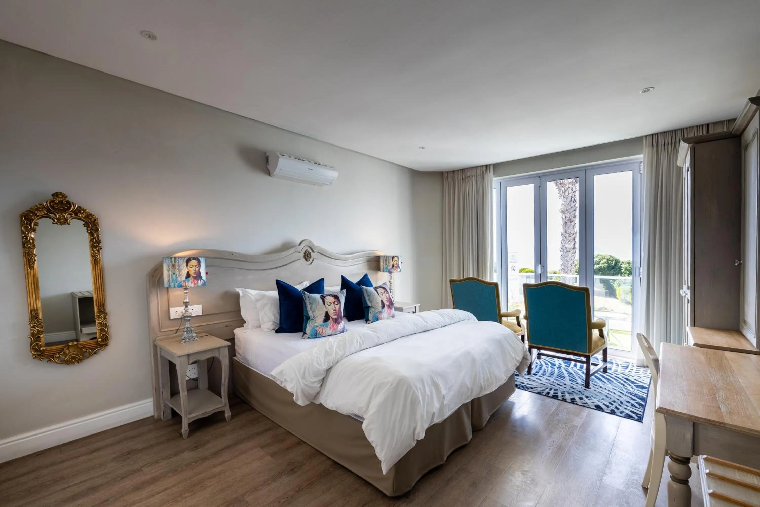 Photo of the whole room, Bed in Hermanus Boutique Guest House