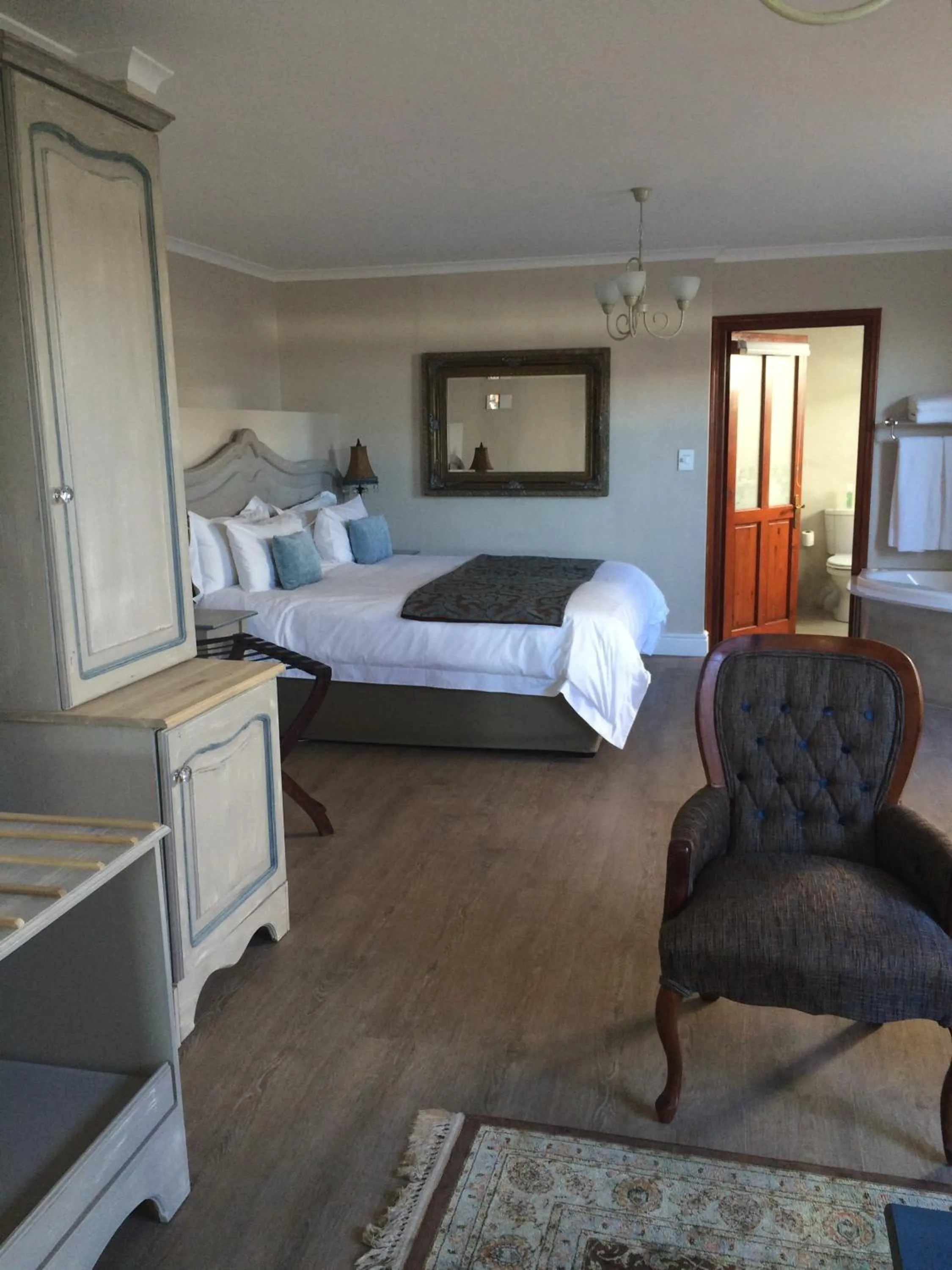 Photo of the whole room, Bed in Hermanus Boutique Guest House