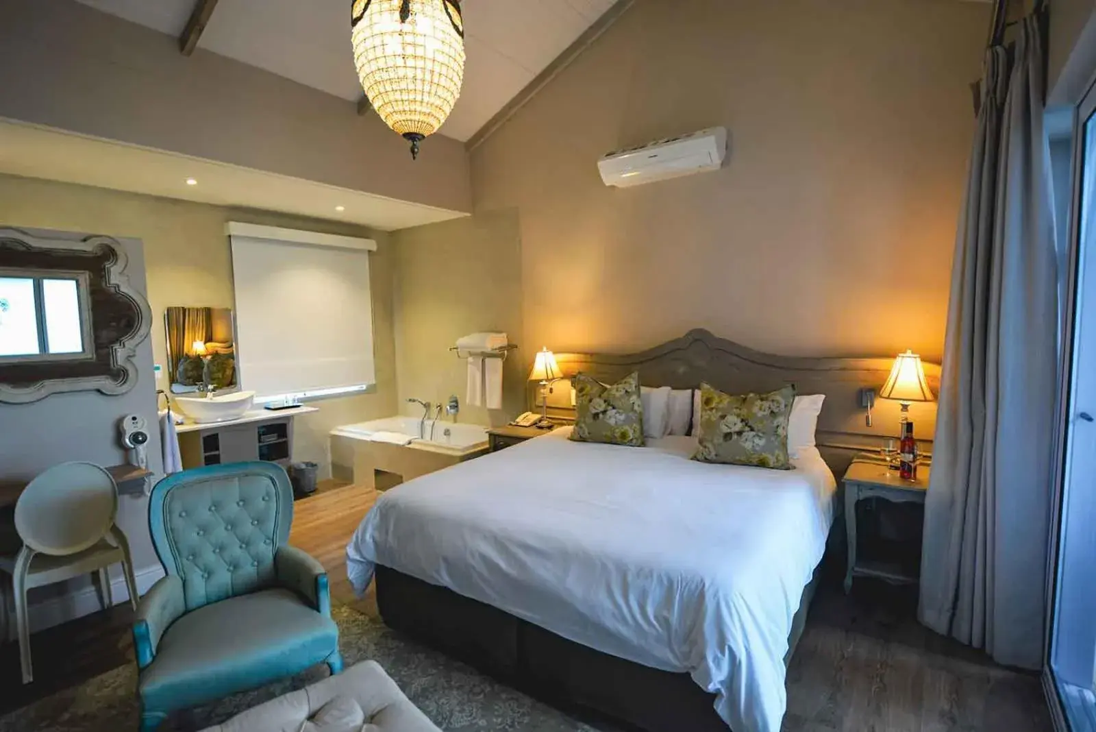 Deluxe Double or Twin Room with Pool View in Hermanus Boutique Guest House Deluxe Double or Twin Room with Pool View in Hermanus Boutique Guest House