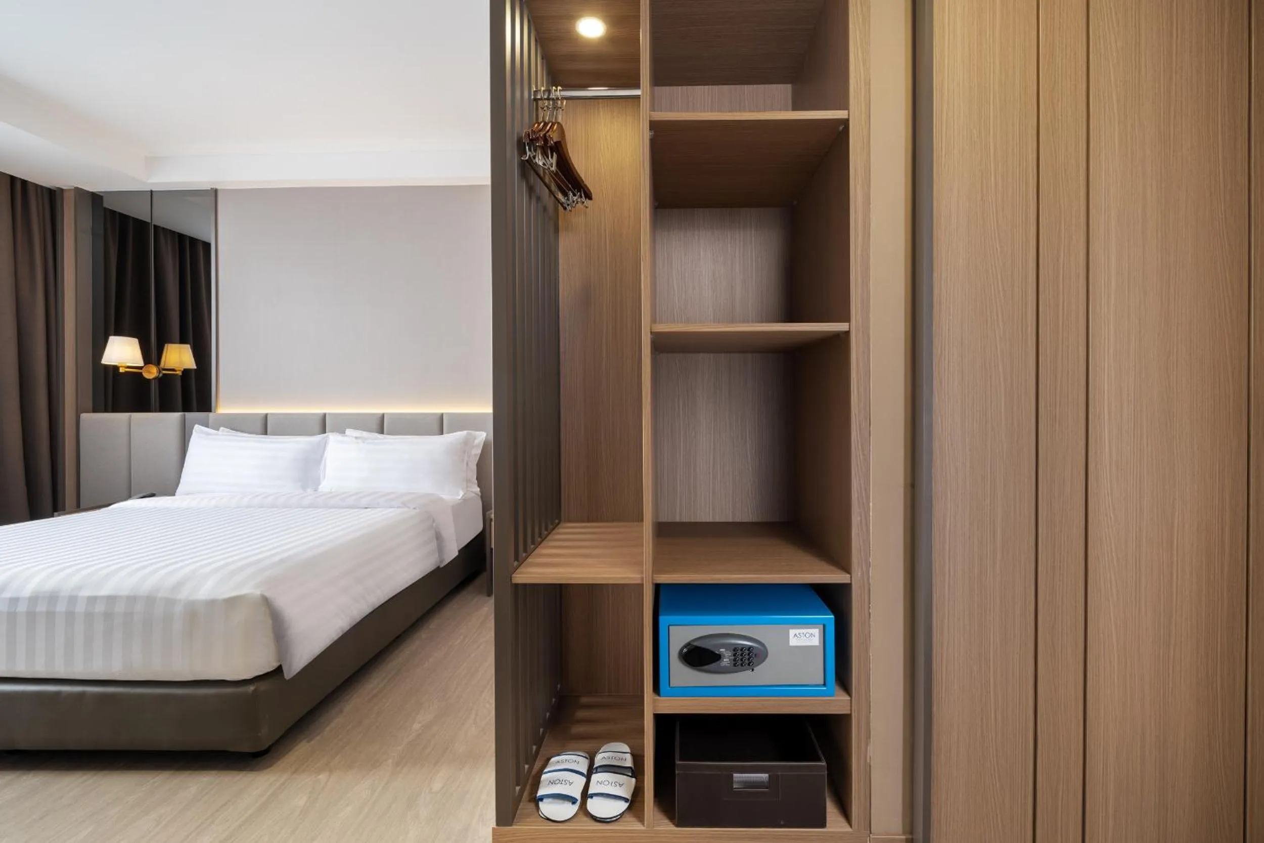 wardrobe, Bed in Aston Purwokerto Hotel & Conference Center