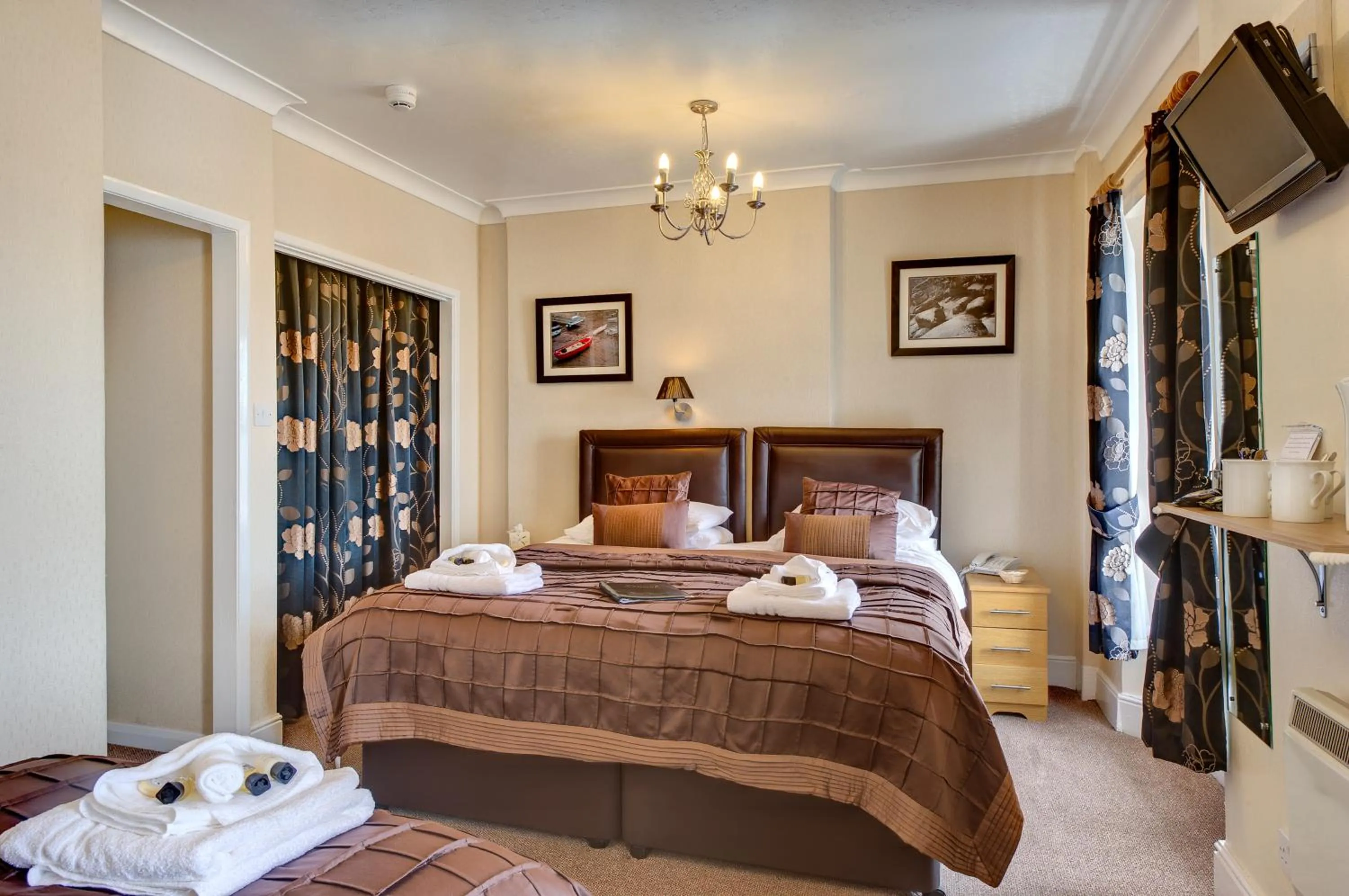 Bedroom, Bed in The Downs, Babbacombe
