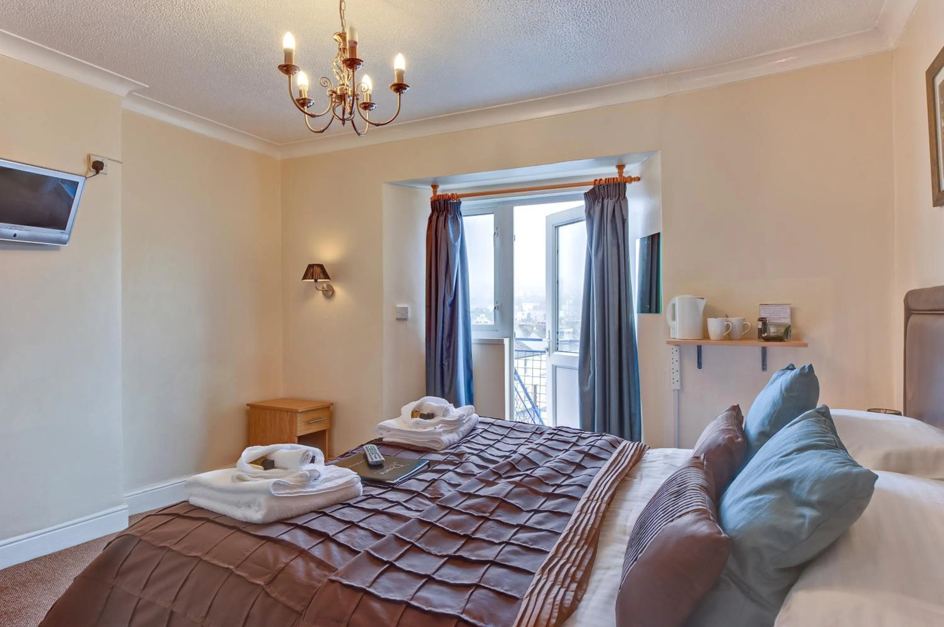 Bedroom, Bed in The Downs, Babbacombe