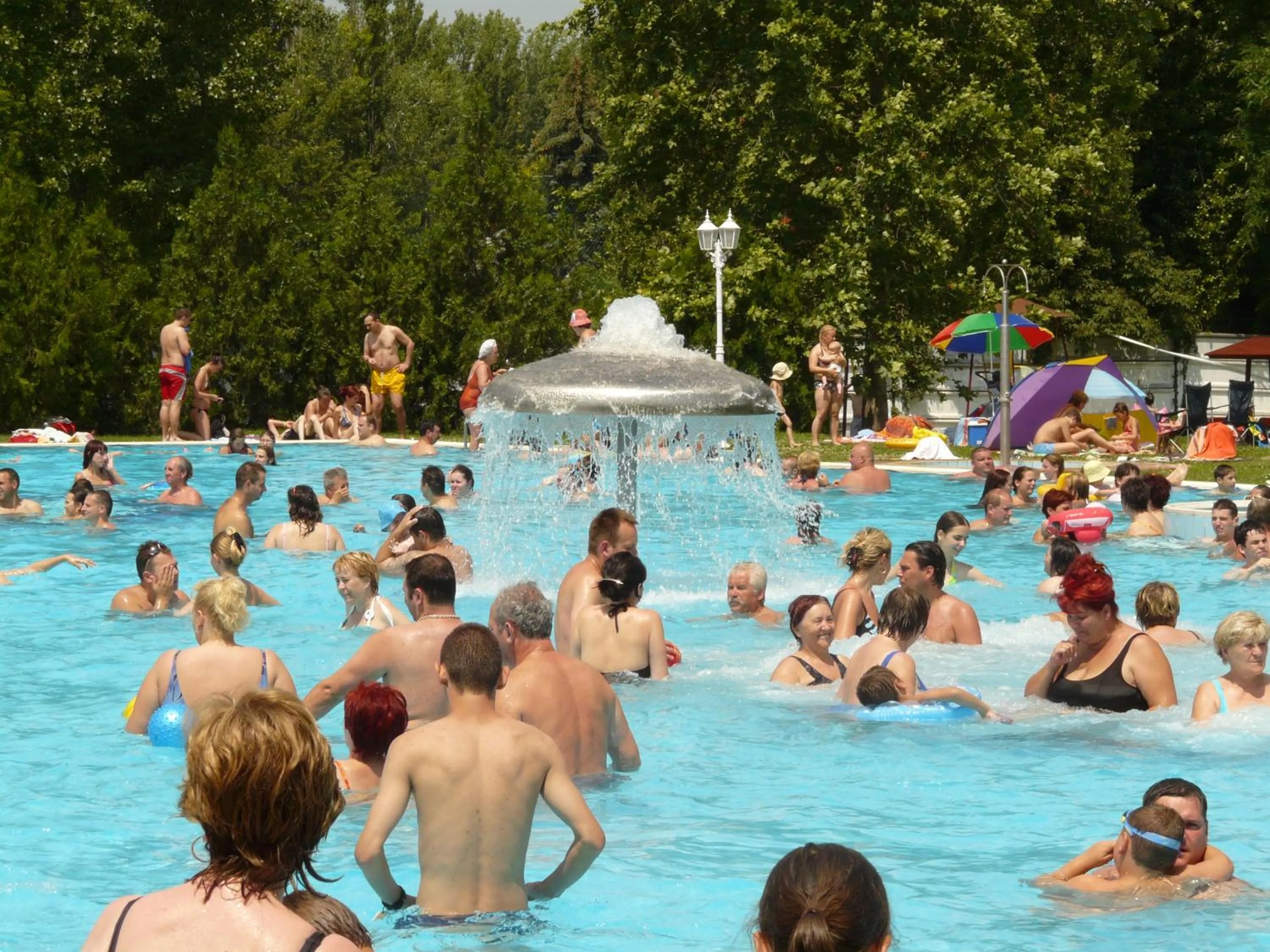 Open Air Bath in Thermál Apartmanház