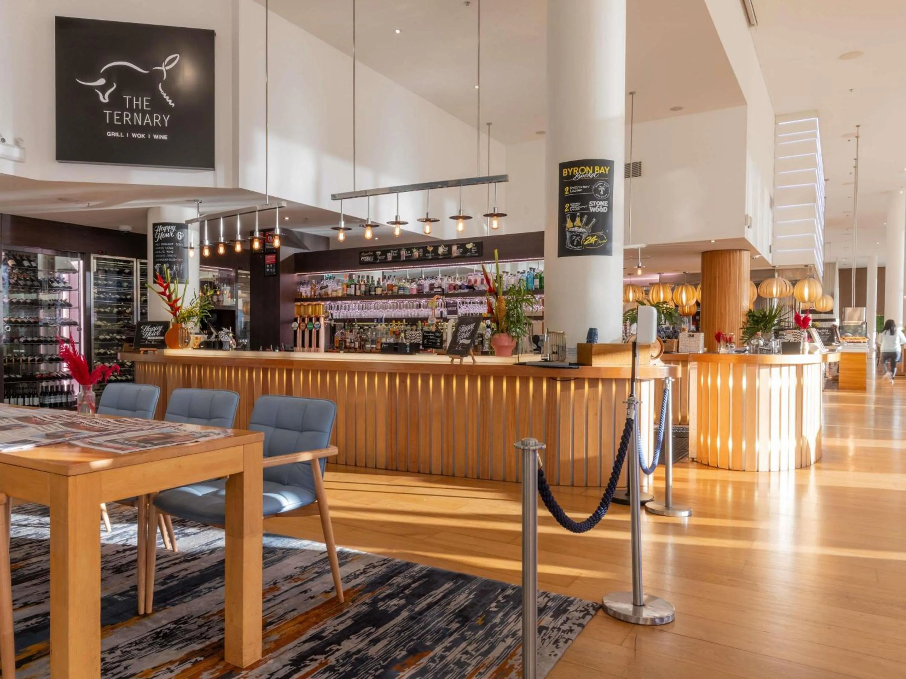 Lounge or bar in Novotel Sydney Darling Harbour