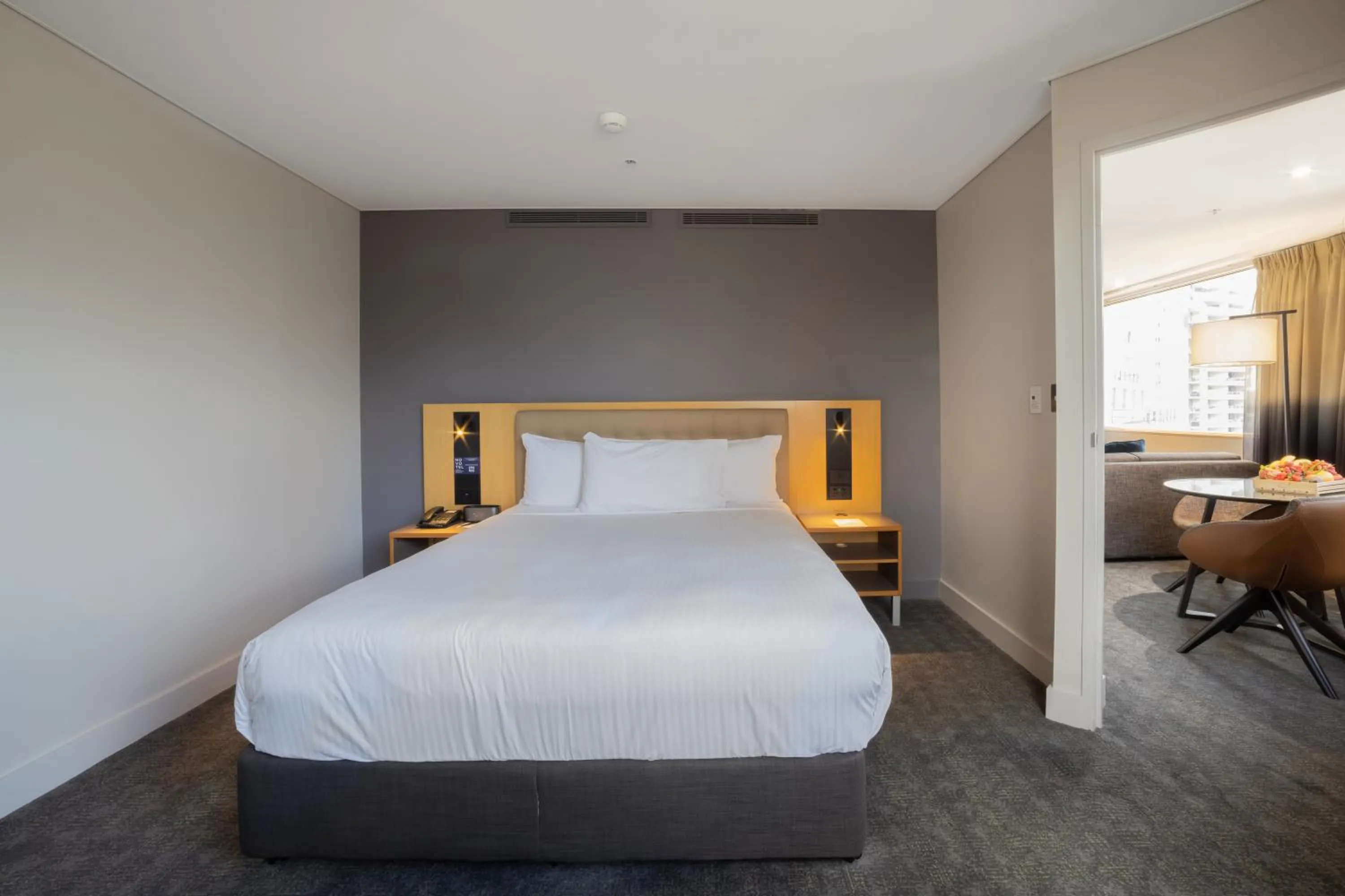 Bedroom, Bed in Novotel Sydney Darling Harbour