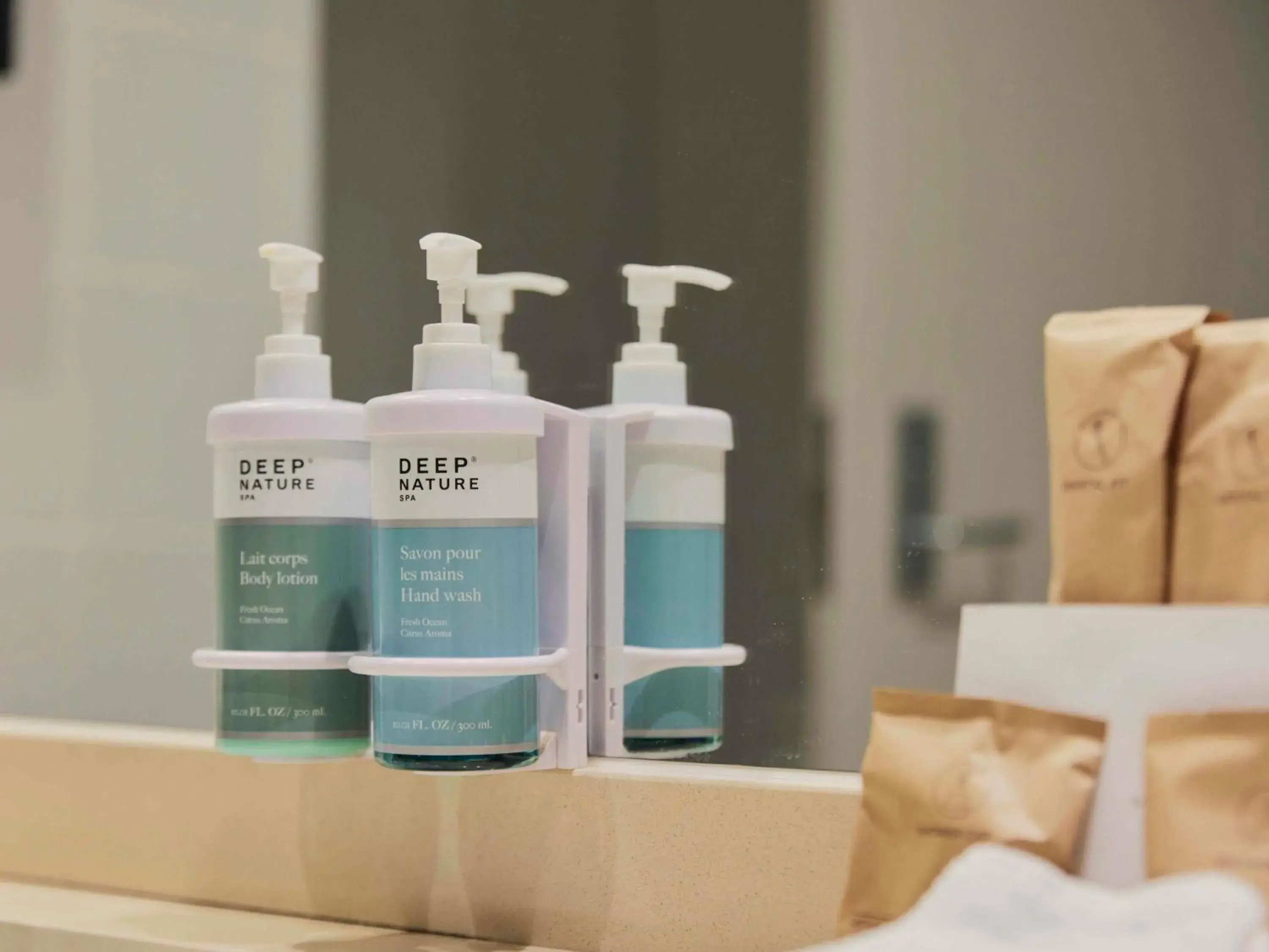 Superior Queen Bedroom in Novotel Sydney Darling Harbour Superior Queen Bedroom in Novotel Sydney Darling Harbour