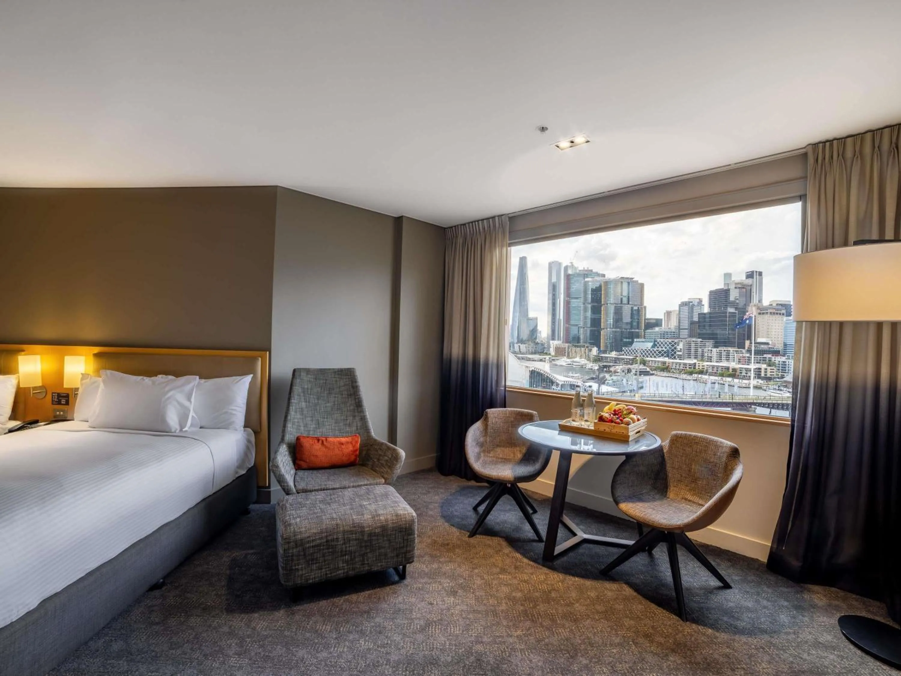 Bedroom, Bed in Novotel Sydney Darling Harbour