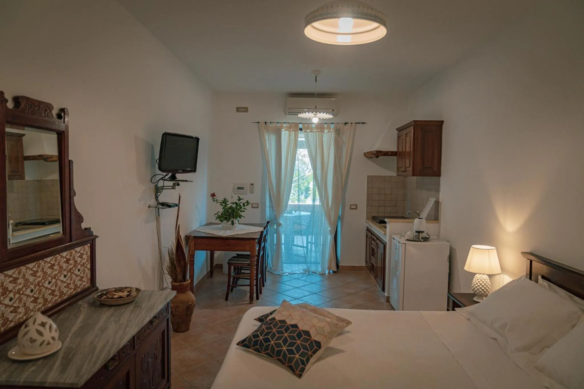 Photo of the whole room, Bed in Resort Al Belvedere Salina