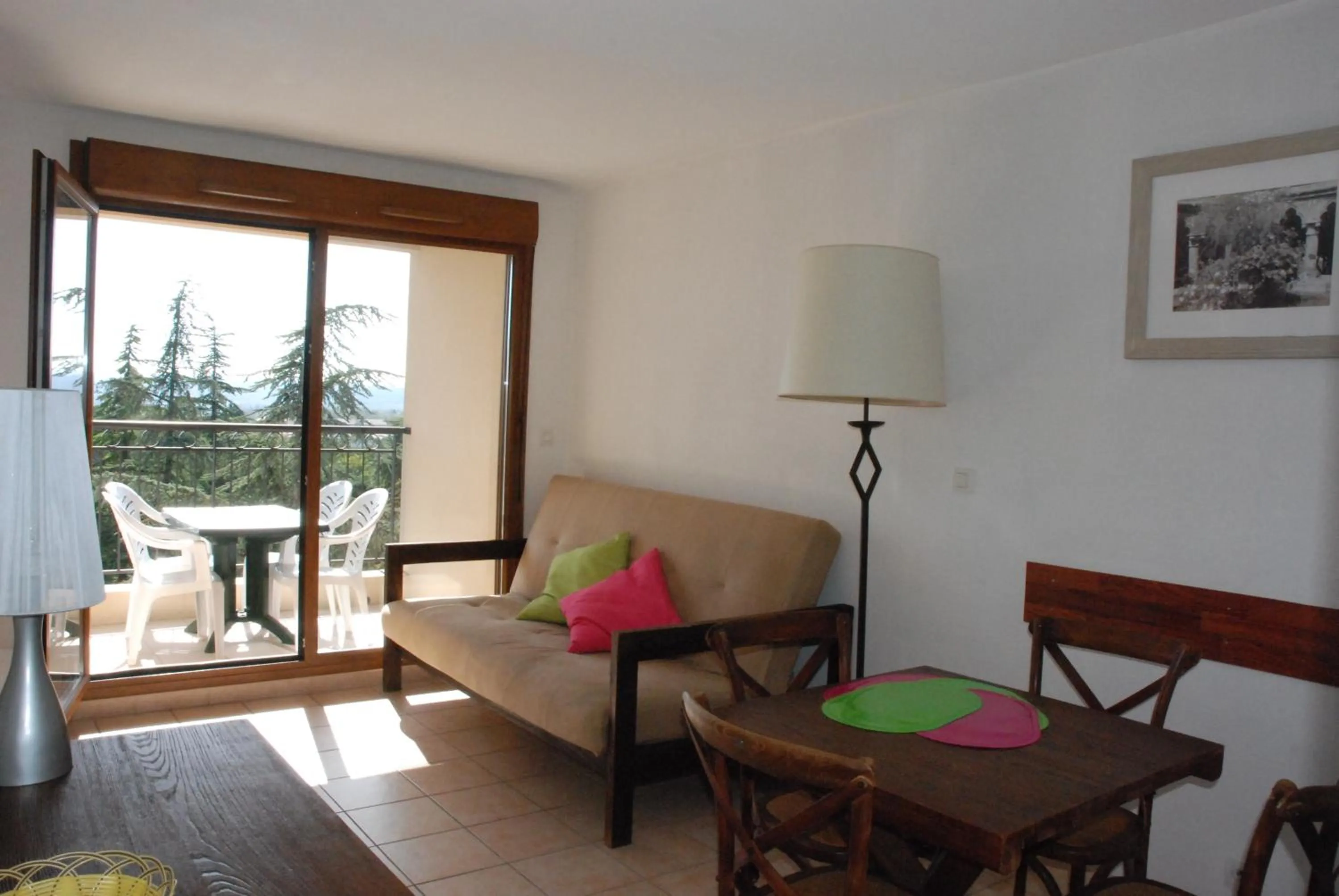 Day in UZES APPART HOTEL Résidence Le Mas des Oliviers