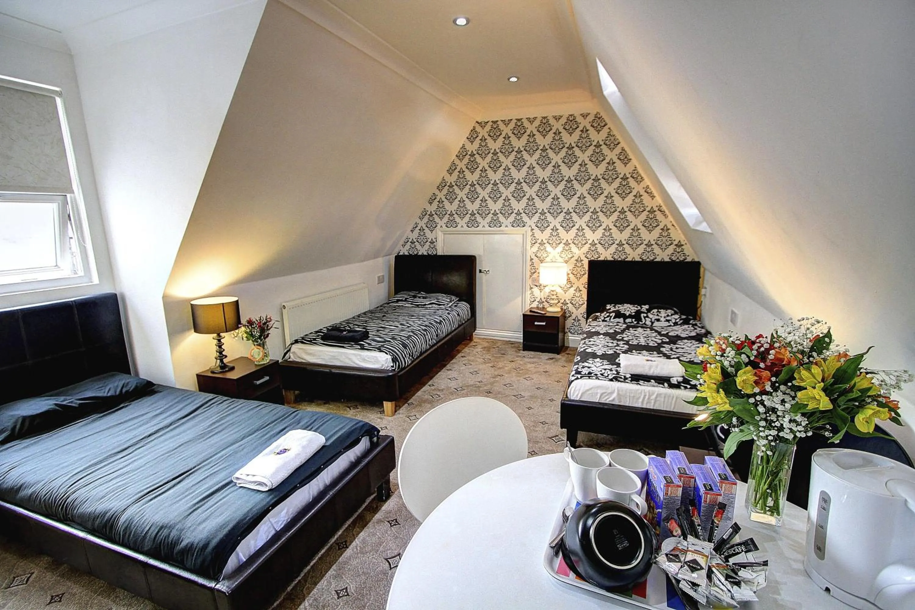 Photo of the whole room, Bed in Beaconsfield Hotel