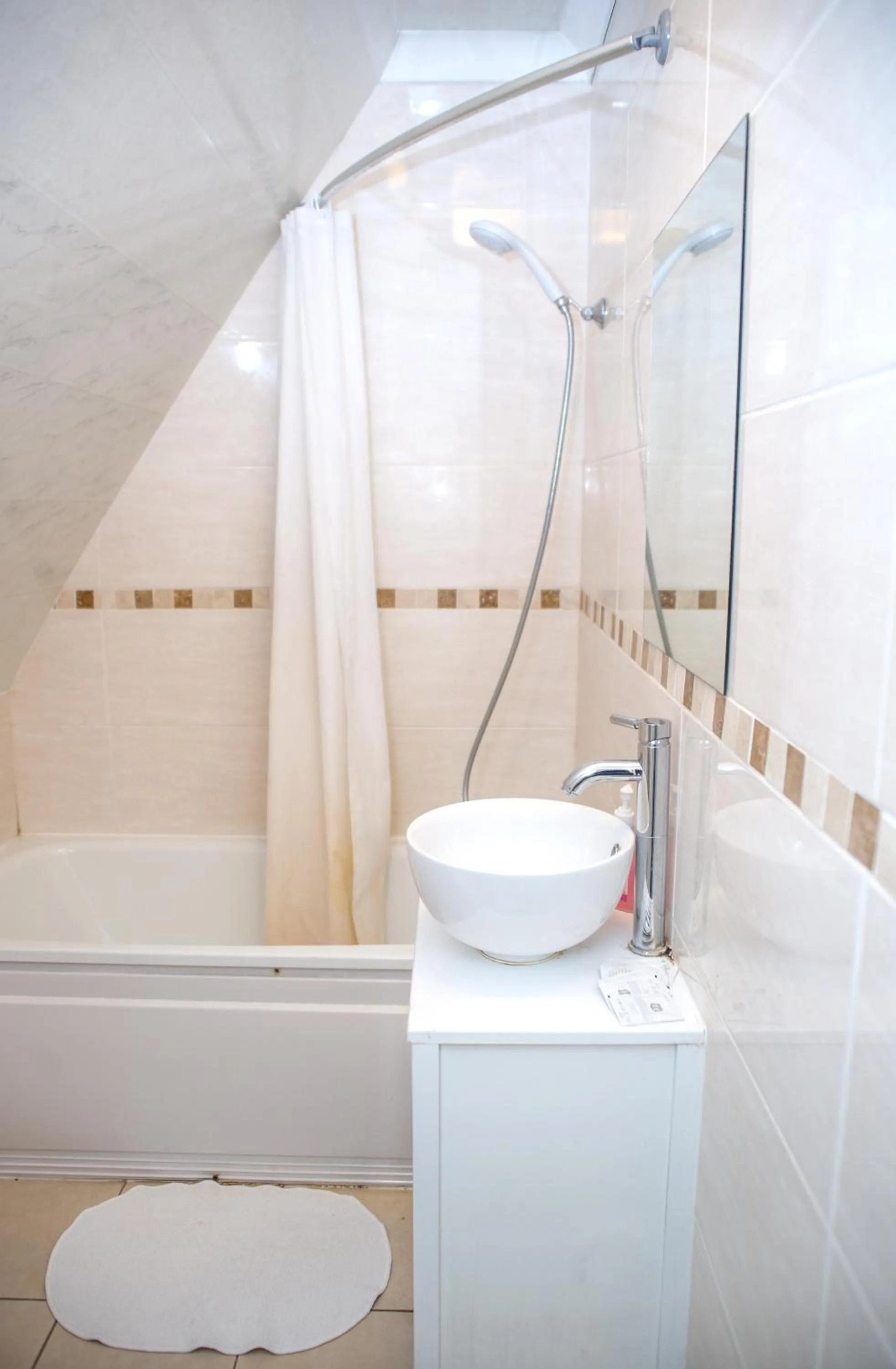 Bathroom in Beaconsfield Hotel