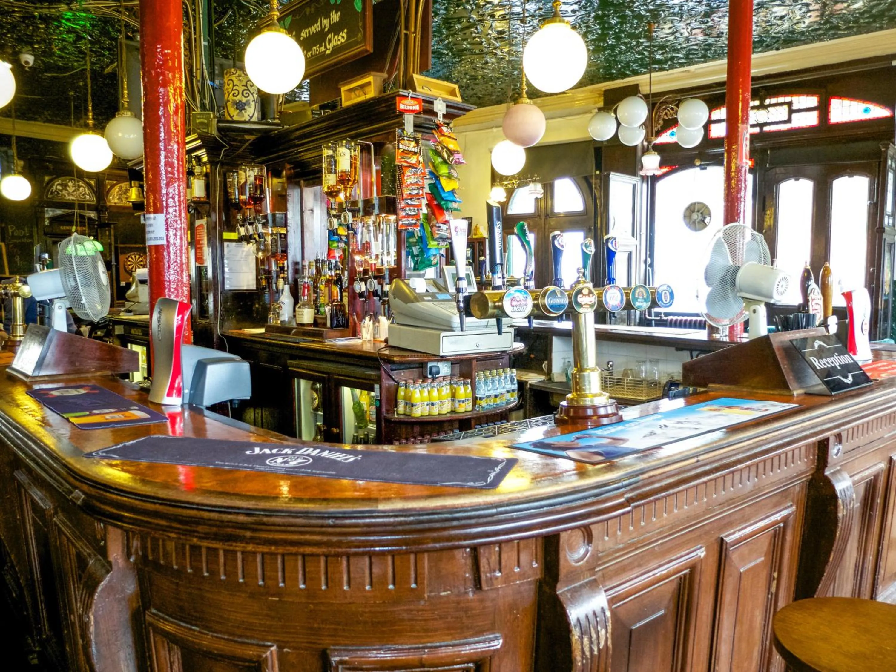 Lounge or bar in Beaconsfield Hotel