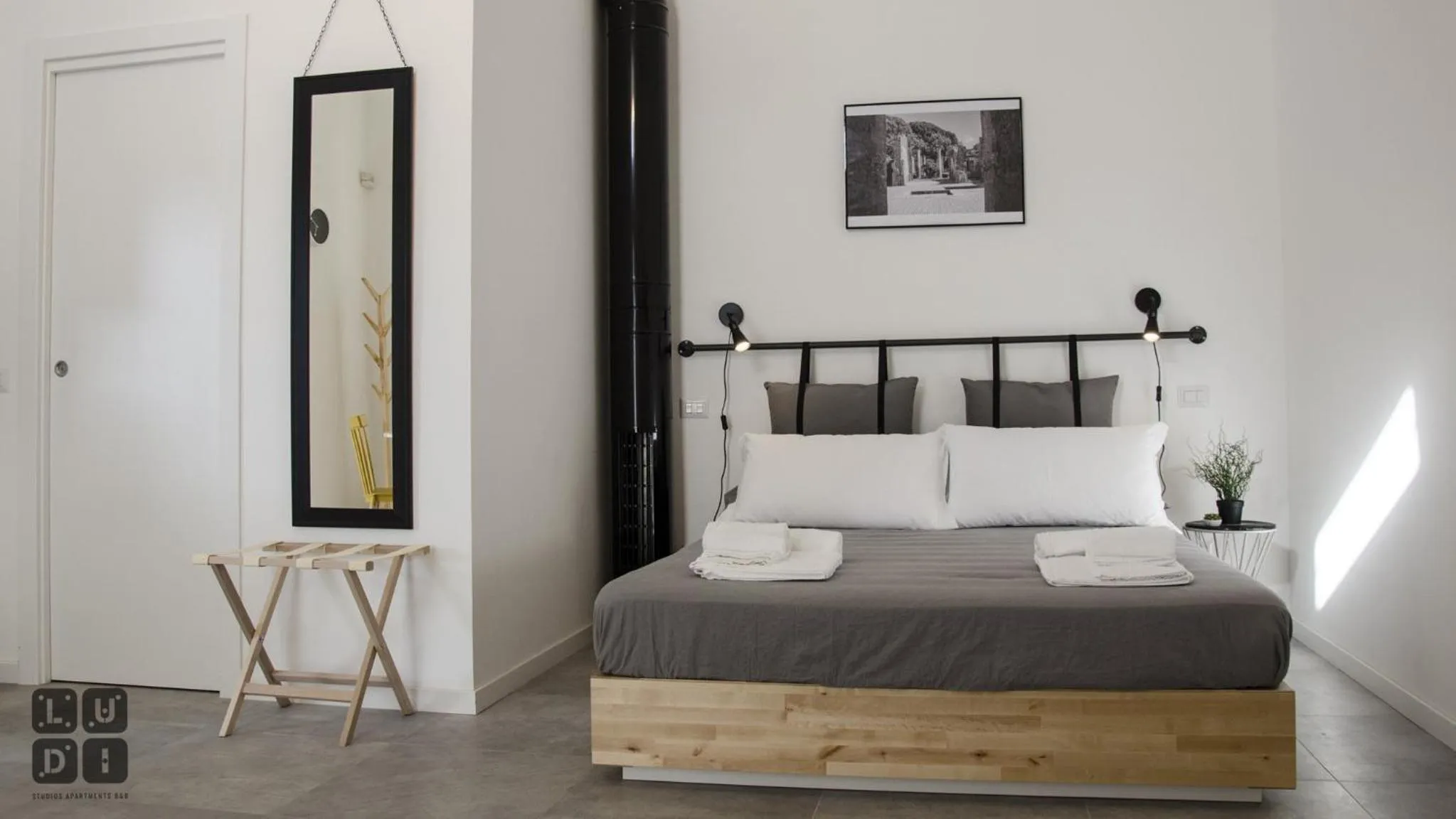 Bedroom, Bed in Ludi Studios